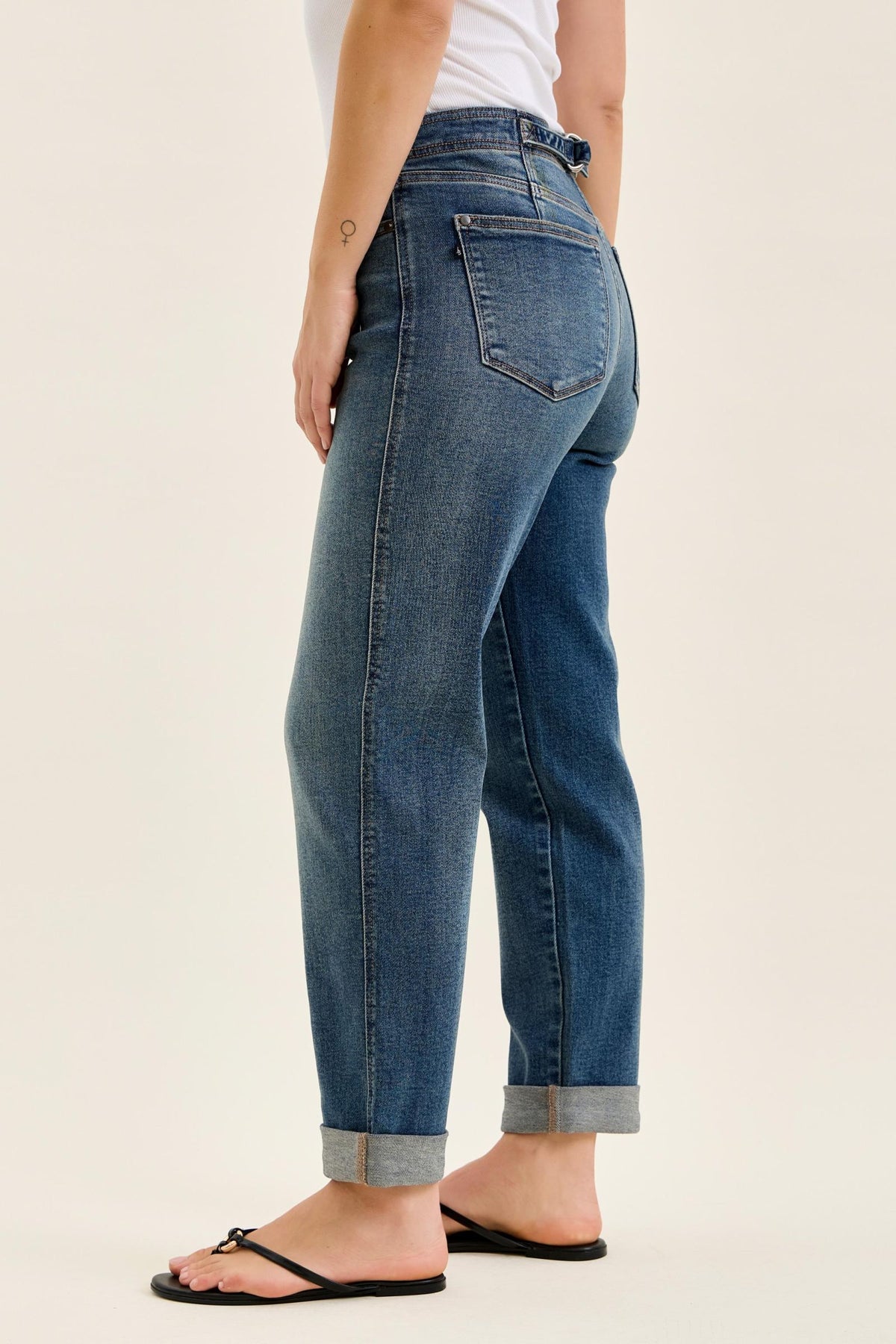 JUDY BLUE MID RISE BOYFRIEND ADJUSTABLE BACK TAB + HOLLYWOOD WAISTBAND - DARK STONE