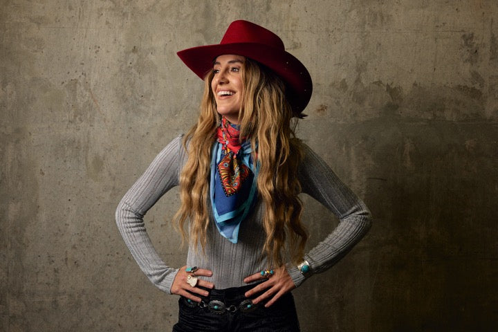 LAINEY WILSON X CHARLIE 1 HORSE WILD HORSES RED