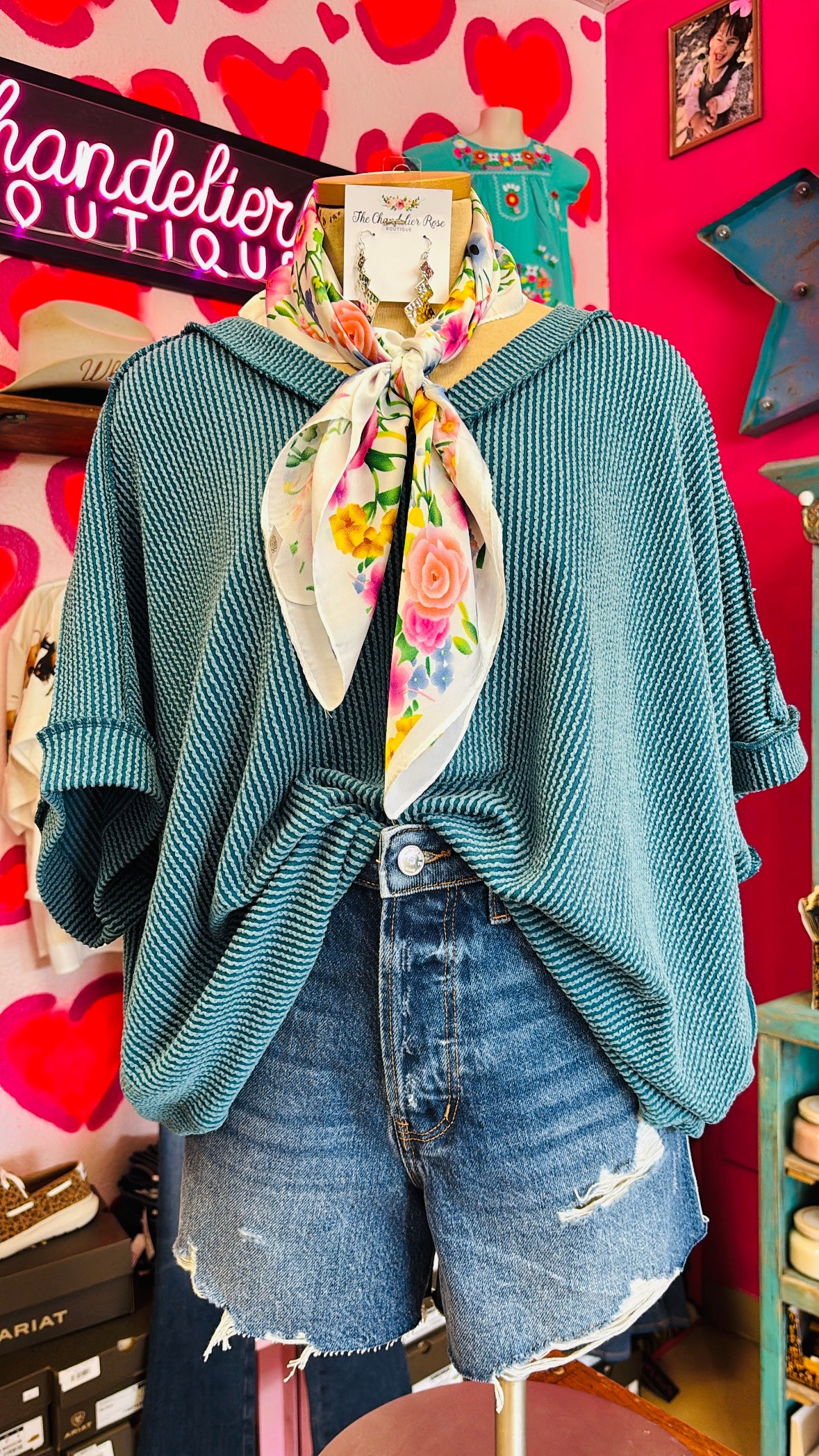 RAISED RIB SHORT SLEEVE HI-LOW V NECK TOP - TEAL