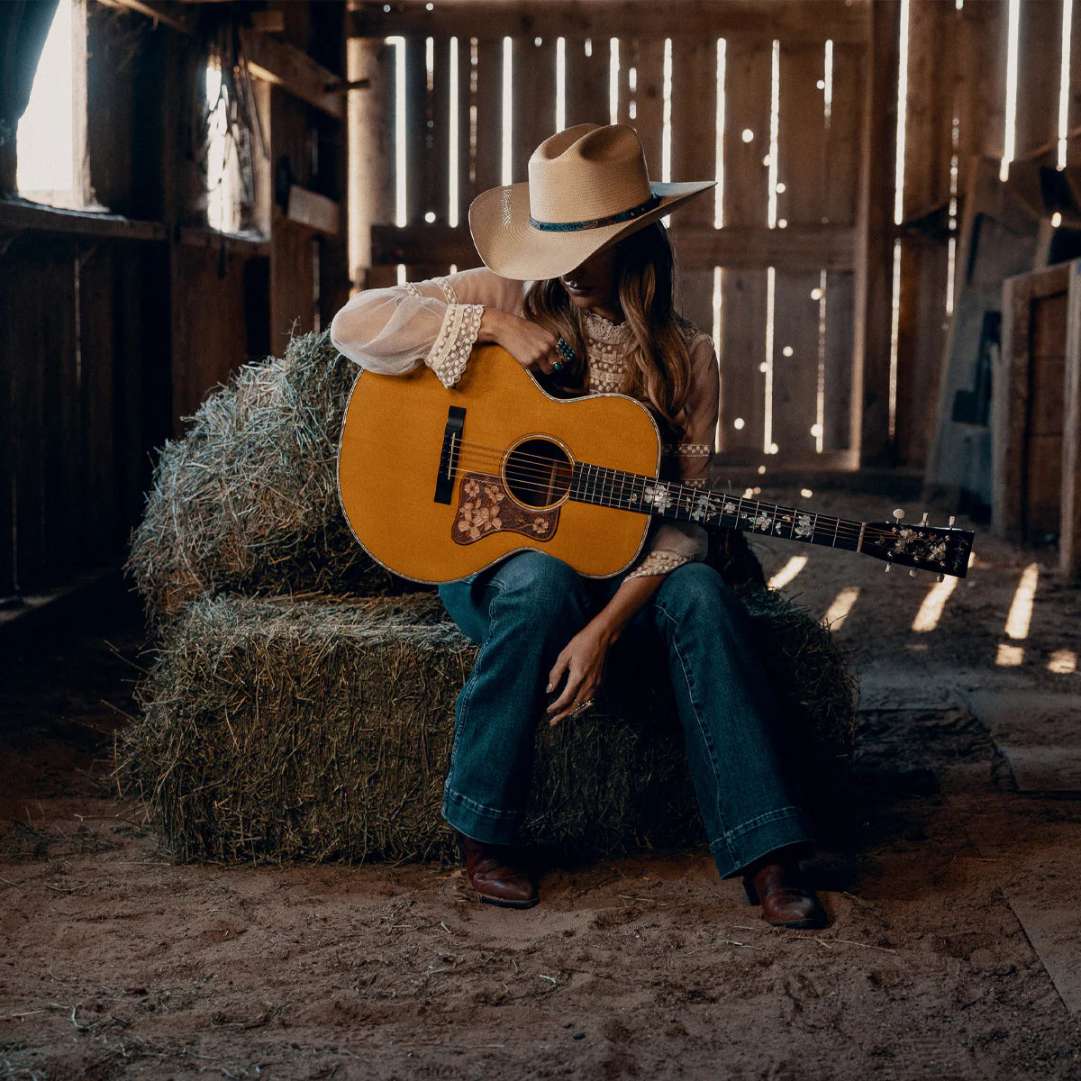 CHARLIE 1 HORSE X LAINEY WILSON ATTA GIRL STRAW HAT – The