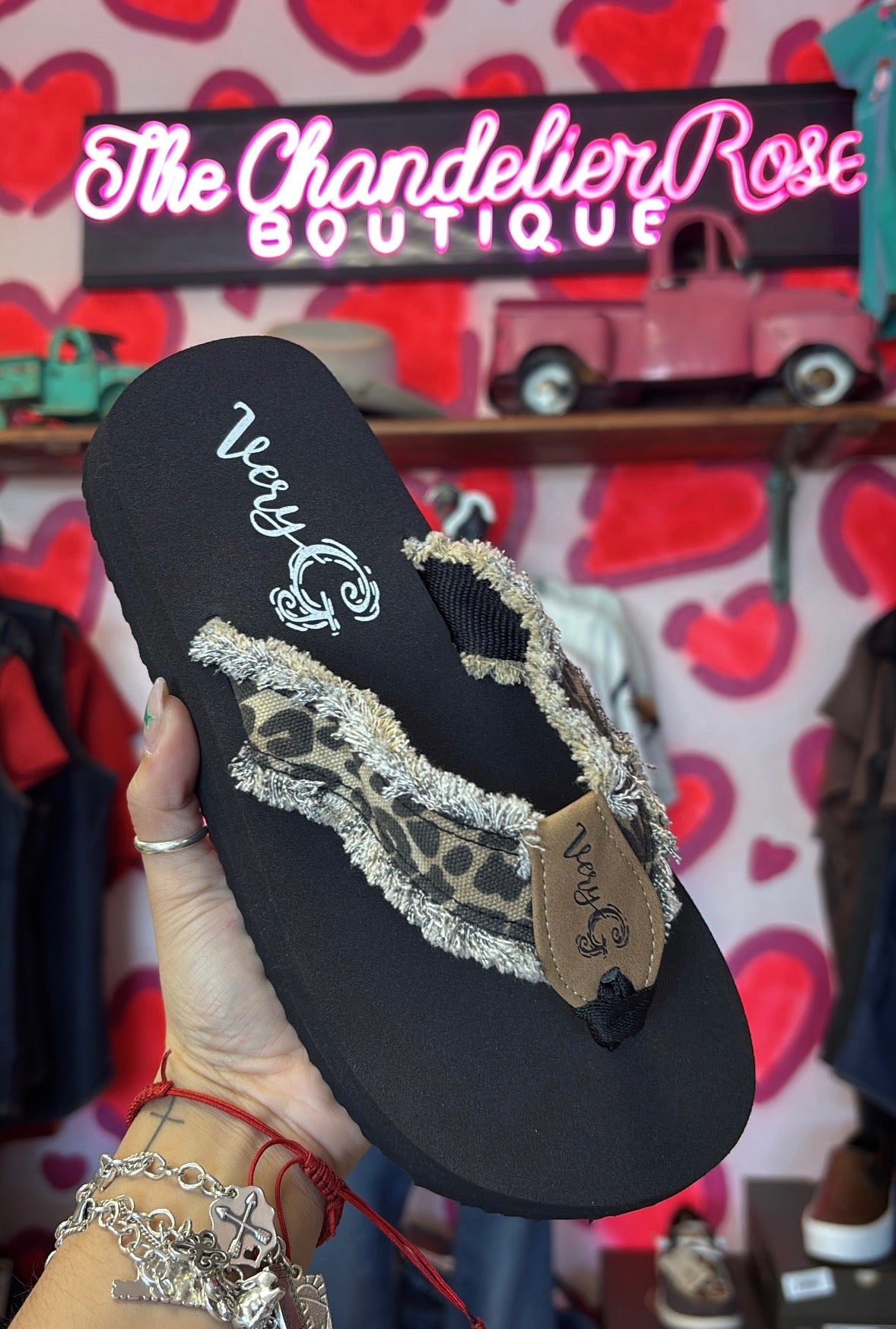 VERY G BLACK TAN LEOPARD SANDALS