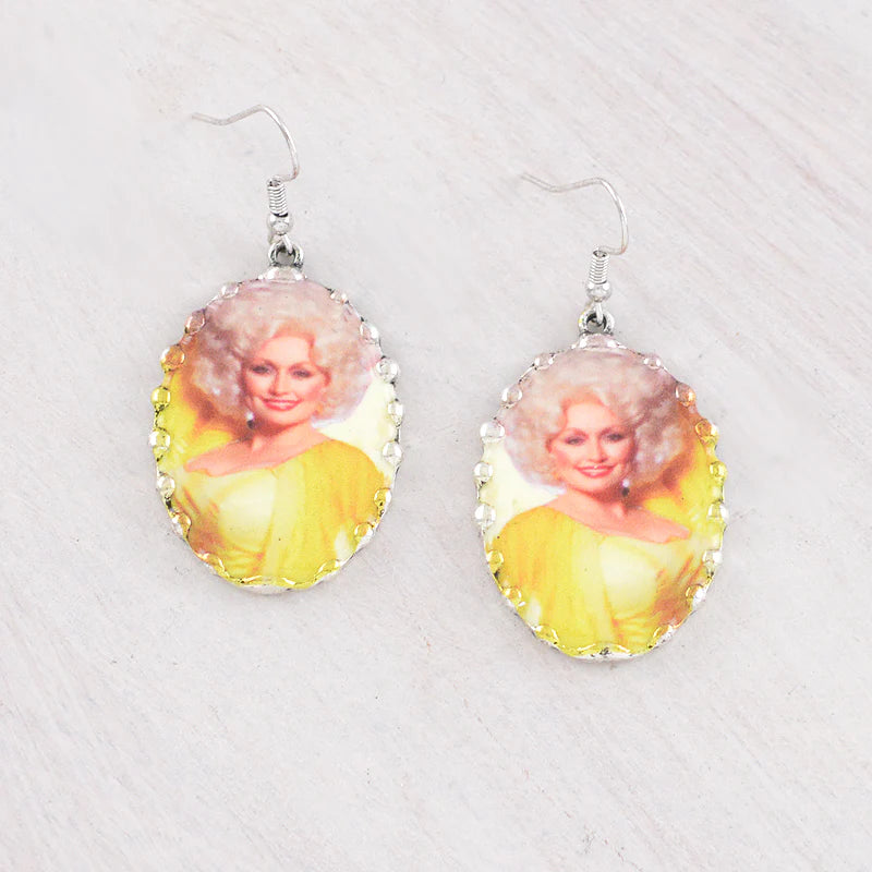 DOLLY PORTRAIT OVAL YELLOW SHIRT SILVER HOOK EARRINGS