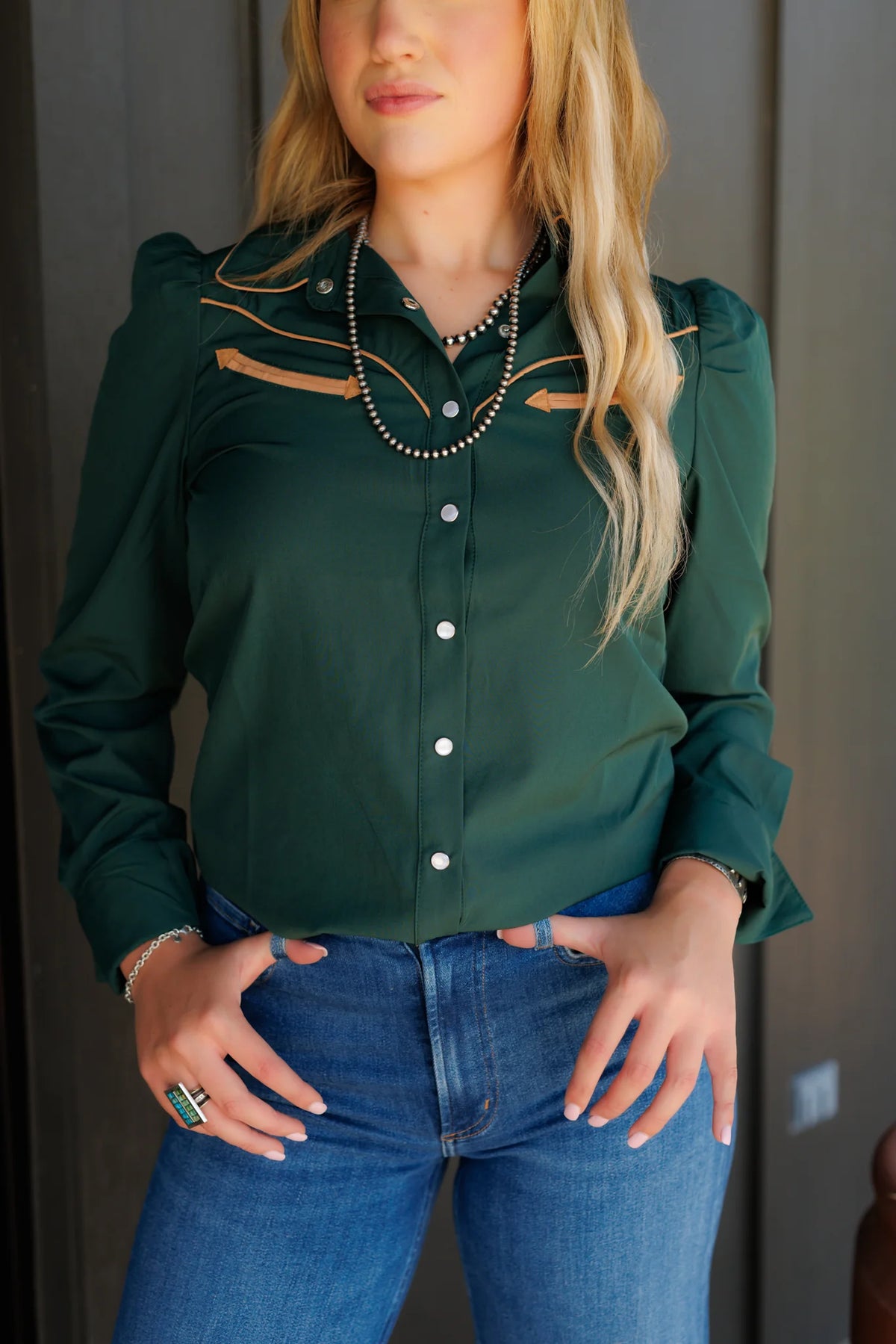 WOMEN'S FOREST GREEN LONG SLEEVE PEARL SNAP SHIRT