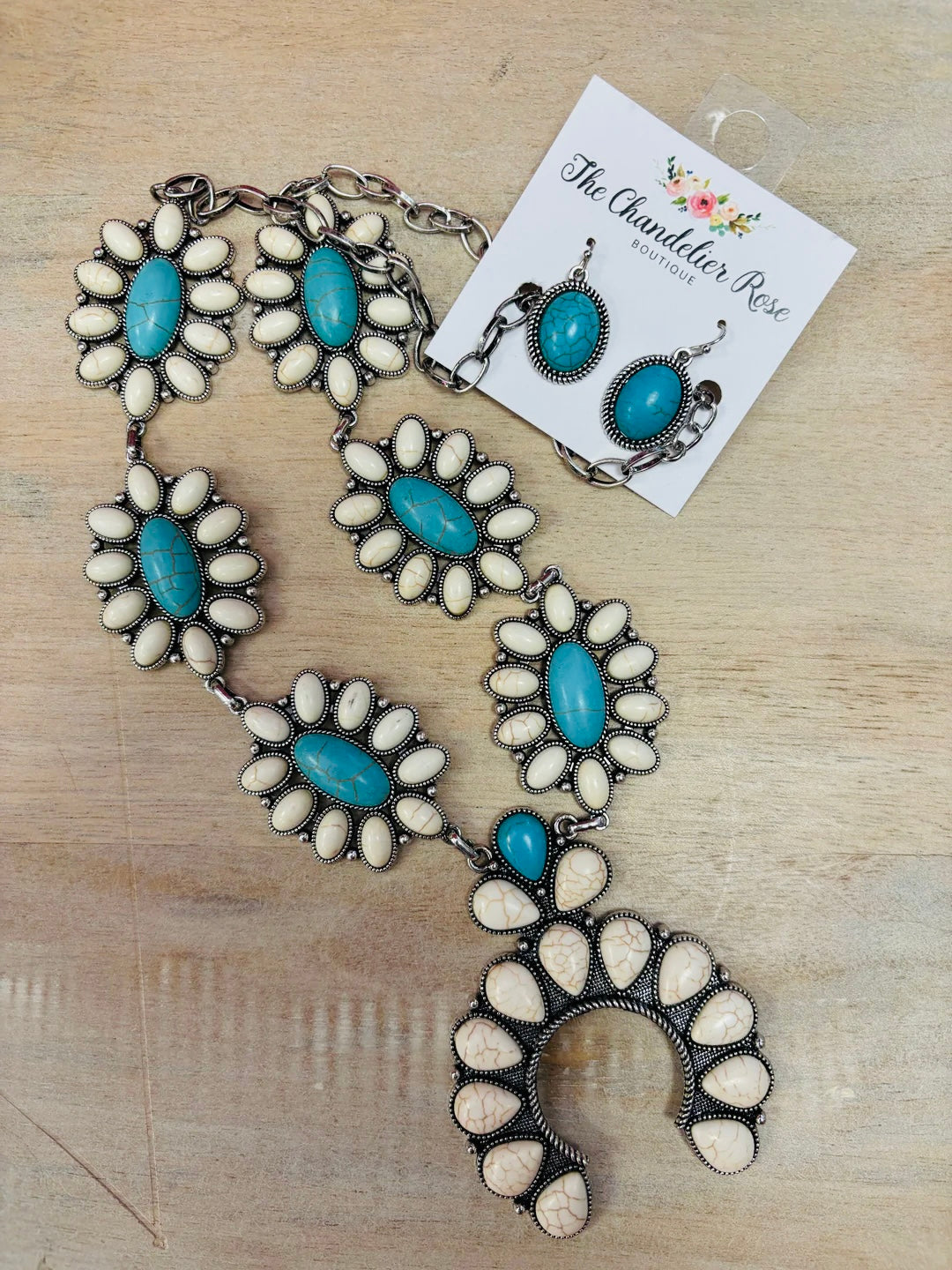 SHE'S GONE COUNTRY NECKLACE - SILVER/WHITE TURQUOISE STONE
