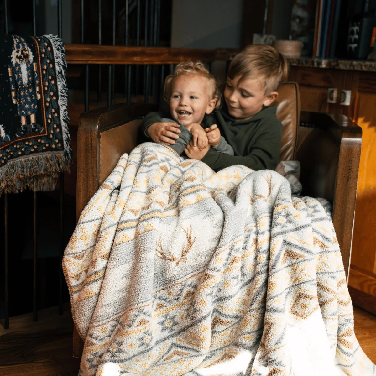 Burlebo Sherpa Blanket - Whitetail Aztec - Cream