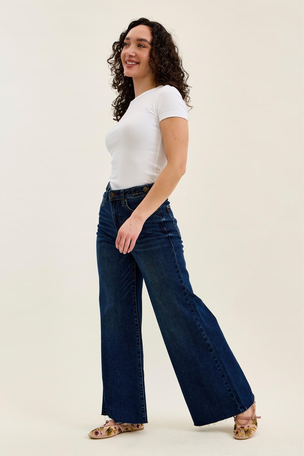 JUDY BLUE HIGH WAIST PETITE RETRO WIDE W ADJUSTABLE WB TABS + RAW HEM - DARK STONE