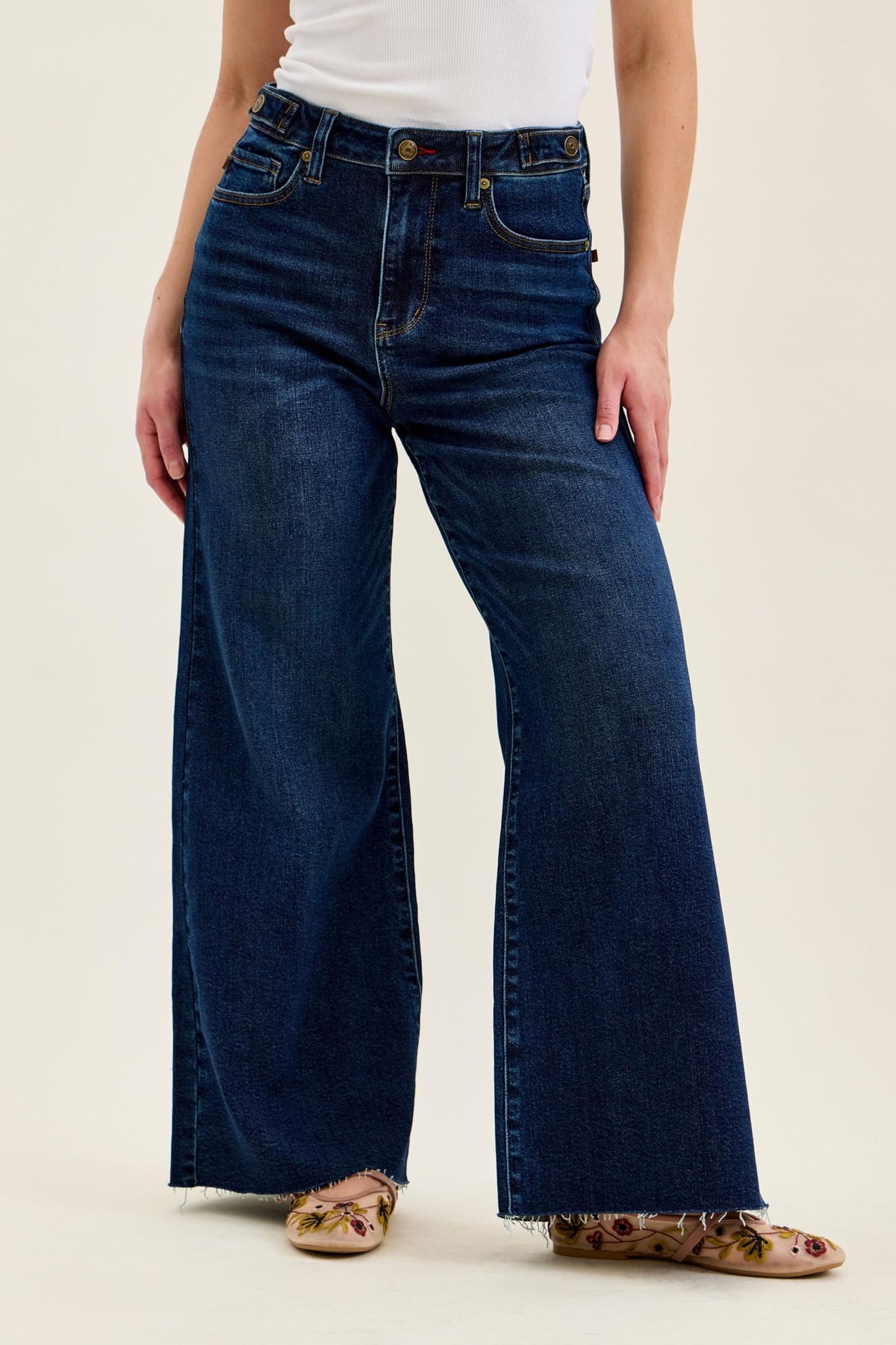 JUDY BLUE HIGH WAIST PETITE RETRO WIDE W ADJUSTABLE WB TABS + RAW HEM - DARK STONE