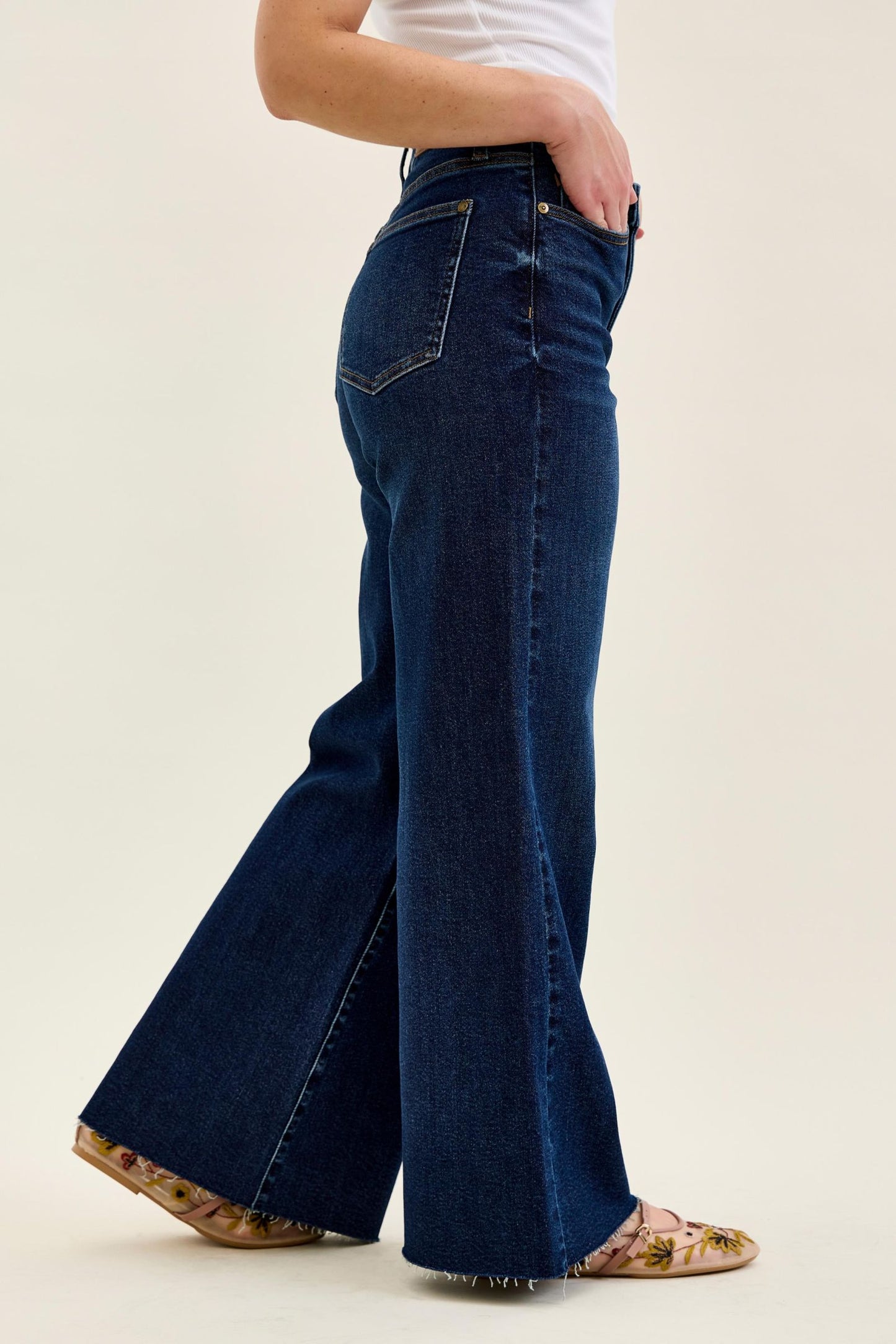 JUDY BLUE HIGH WAIST PETITE RETRO WIDE W ADJUSTABLE WB TABS + RAW HEM - DARK STONE