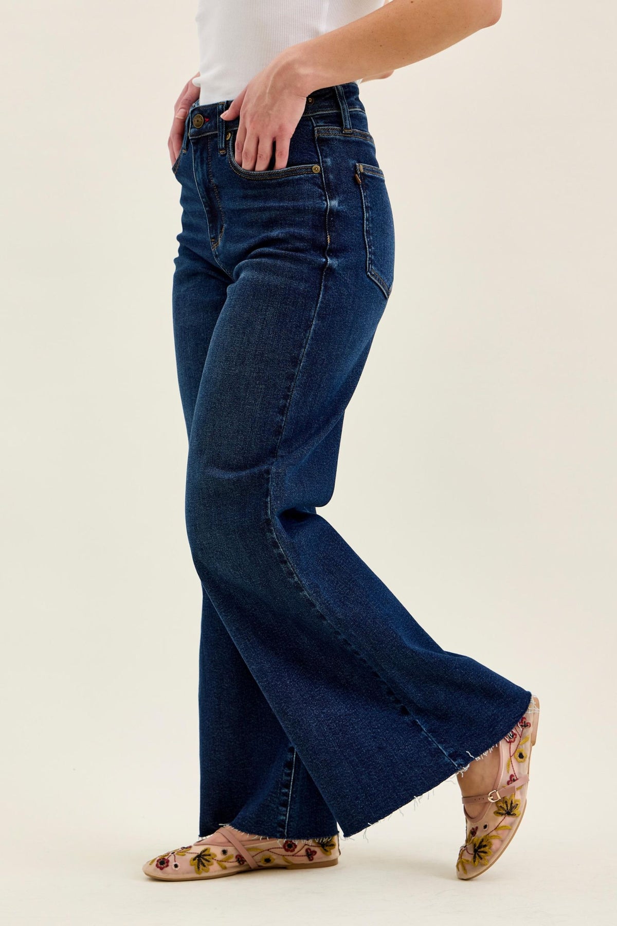 JUDY BLUE HIGH WAIST PETITE RETRO WIDE W ADJUSTABLE WB TABS + RAW HEM - DARK STONE