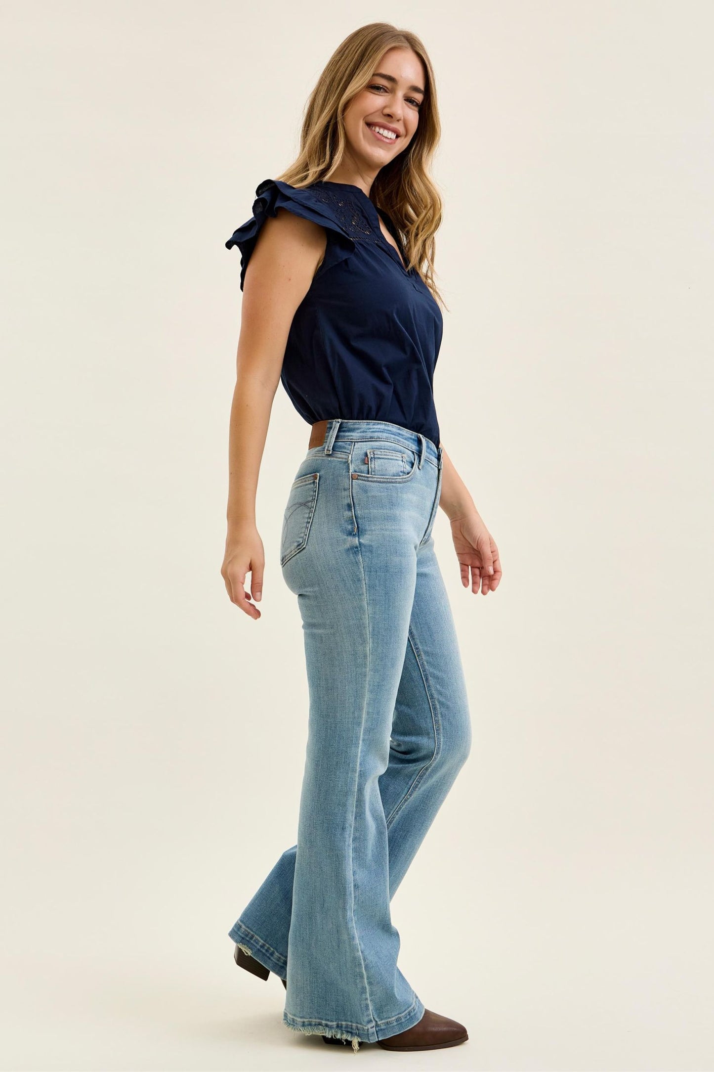 JUDY BLUE MID RISE SHORT FLARE JEAN - MEDIUM STONE