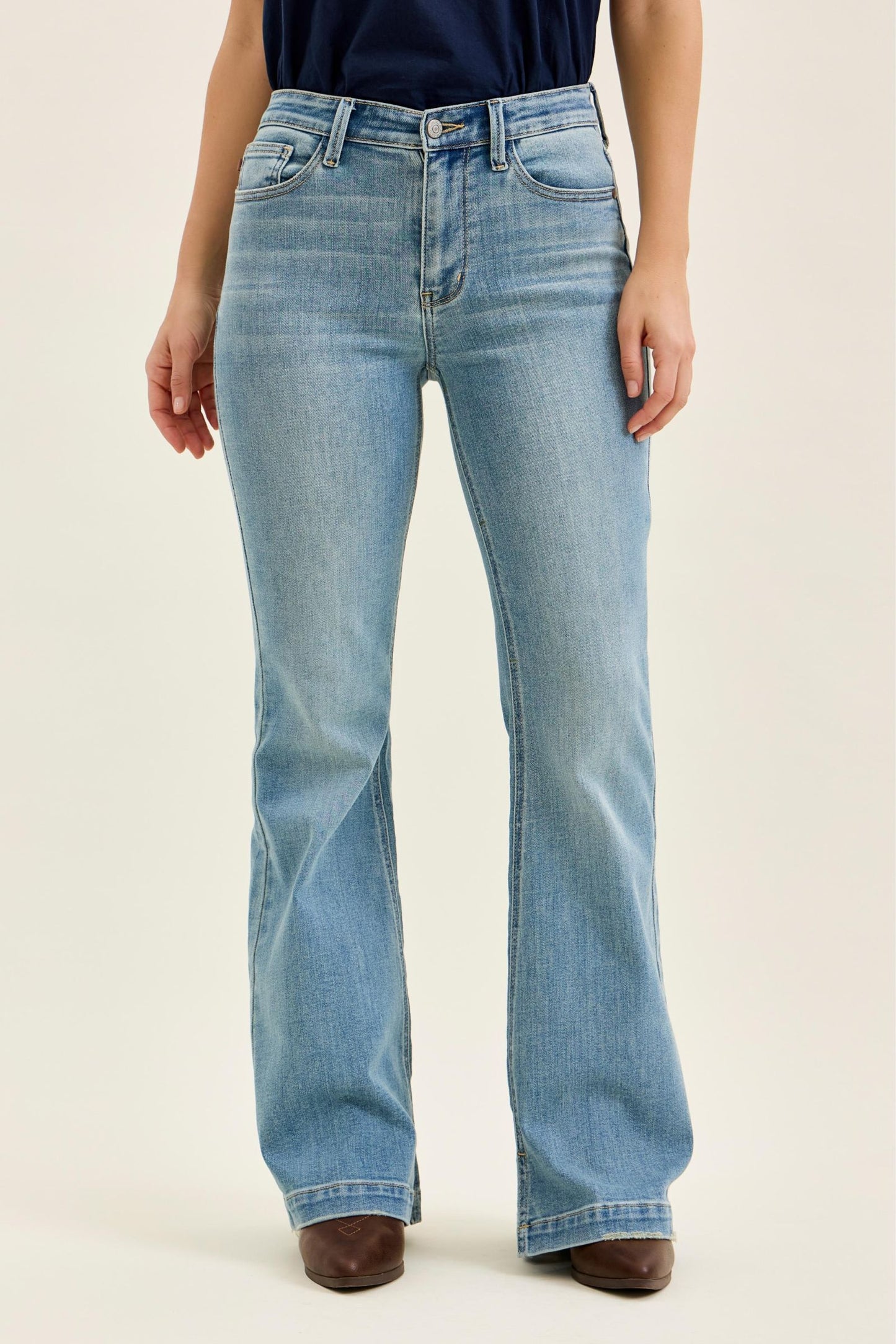 JUDY BLUE MID RISE SHORT FLARE JEAN - MEDIUM STONE