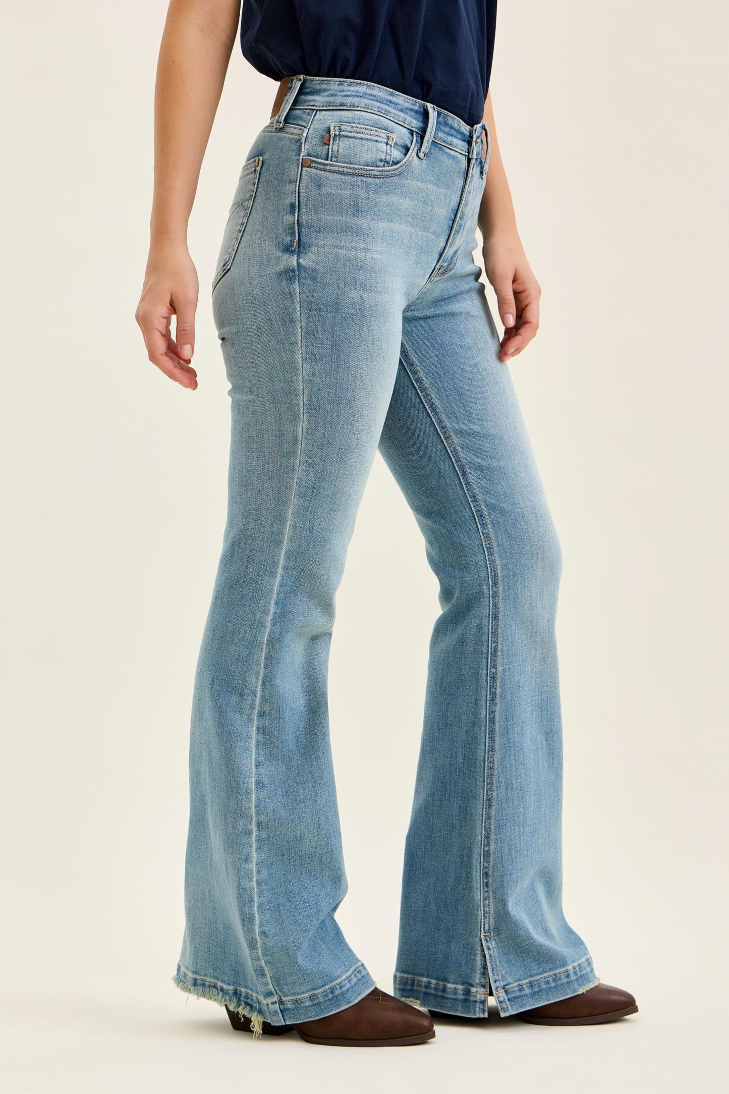 JUDY BLUE MID RISE REGULAR FLARE JEAN - MEDIUM STONE