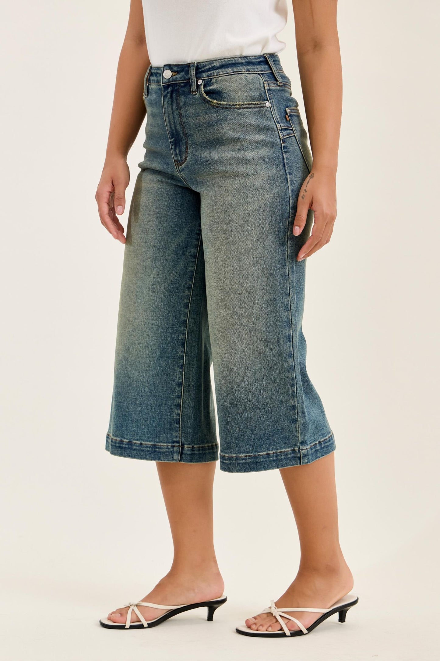 JUDY BLUE HIGH WAIST MARIAN CULOTTE SIDE SHAPING SEAMS JEANS - MEDIUM STONE