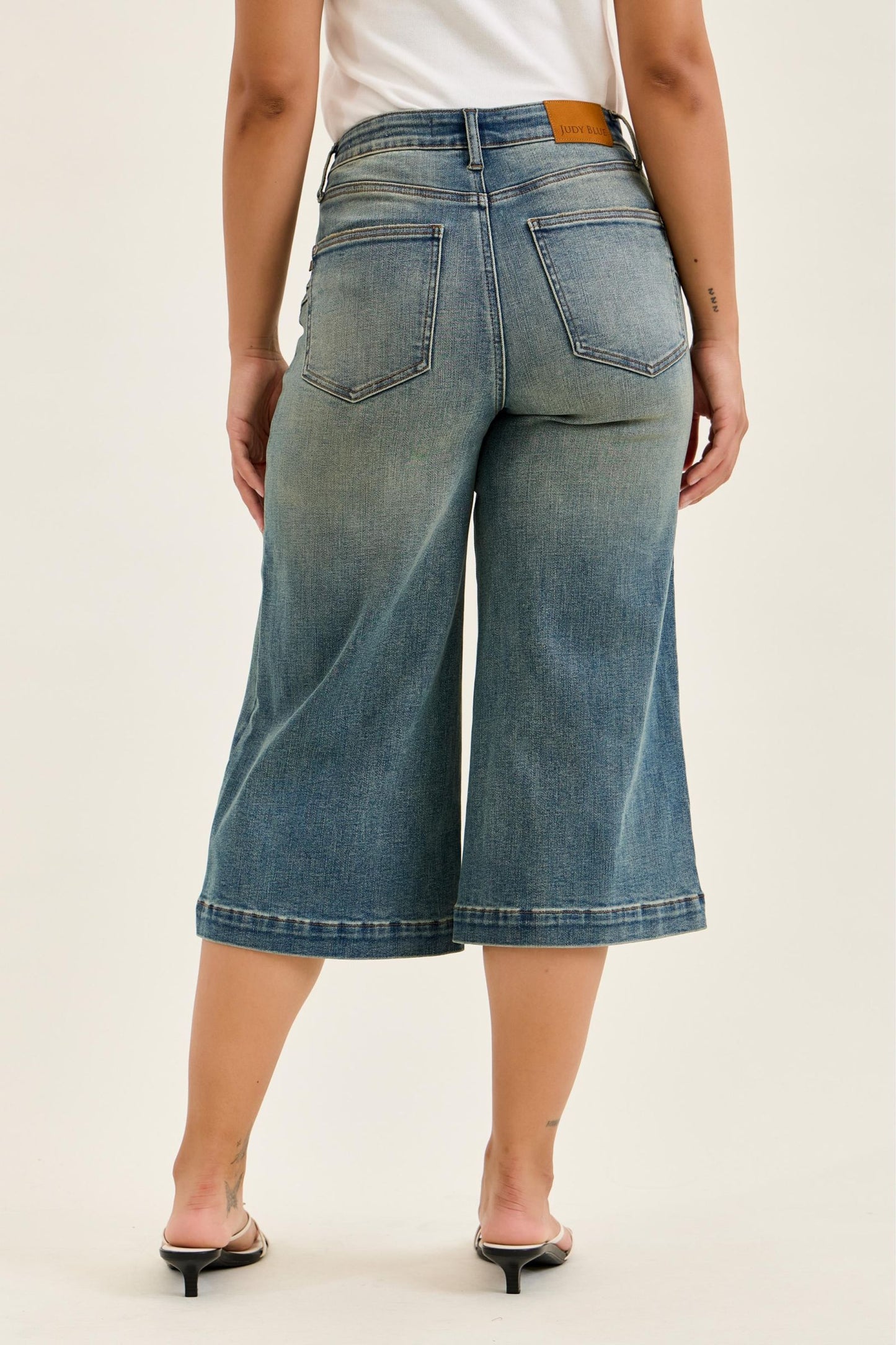 JUDY BLUE HIGH WAIST MARIAN CULOTTE SIDE SHAPING SEAMS JEANS - MEDIUM STONE