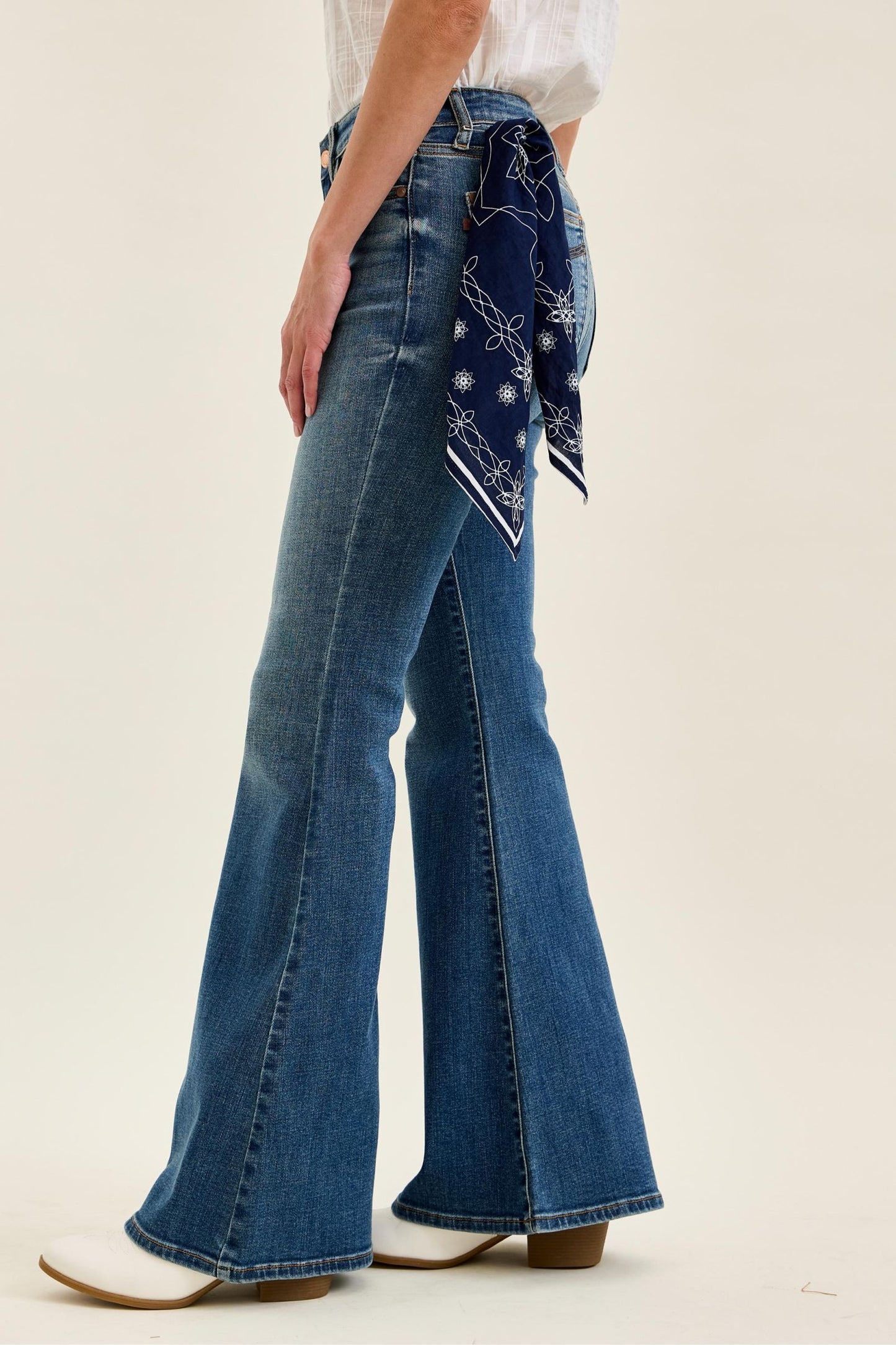 JUDY BLUE MID RISE JAQUELINE FLARE WITH TRIPLE NEED BACK POCKETS + BANDANA LOOP
