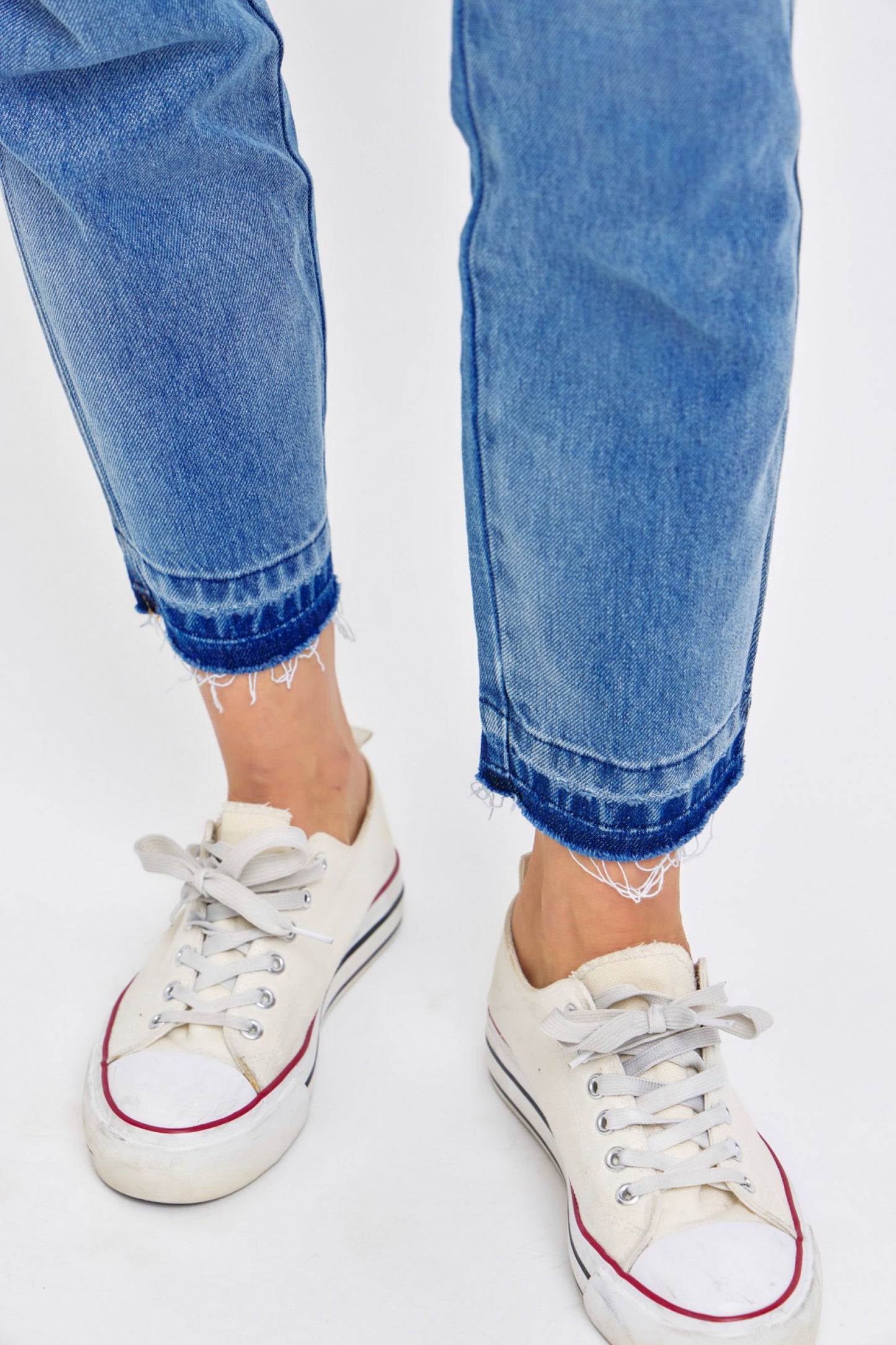 JUDY BLUE MID RISE RIGID MAGIC RELEASE HEM BOYFRIEND JEAN - MEDIUM STONE