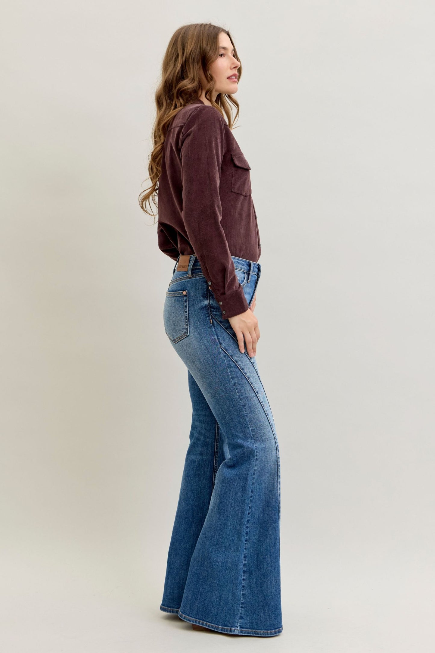 JUDY BLUE MID RISE JACQUELINE NEW FLARE DOUBLE ANGULAR SEAM - MEDIUM STONE