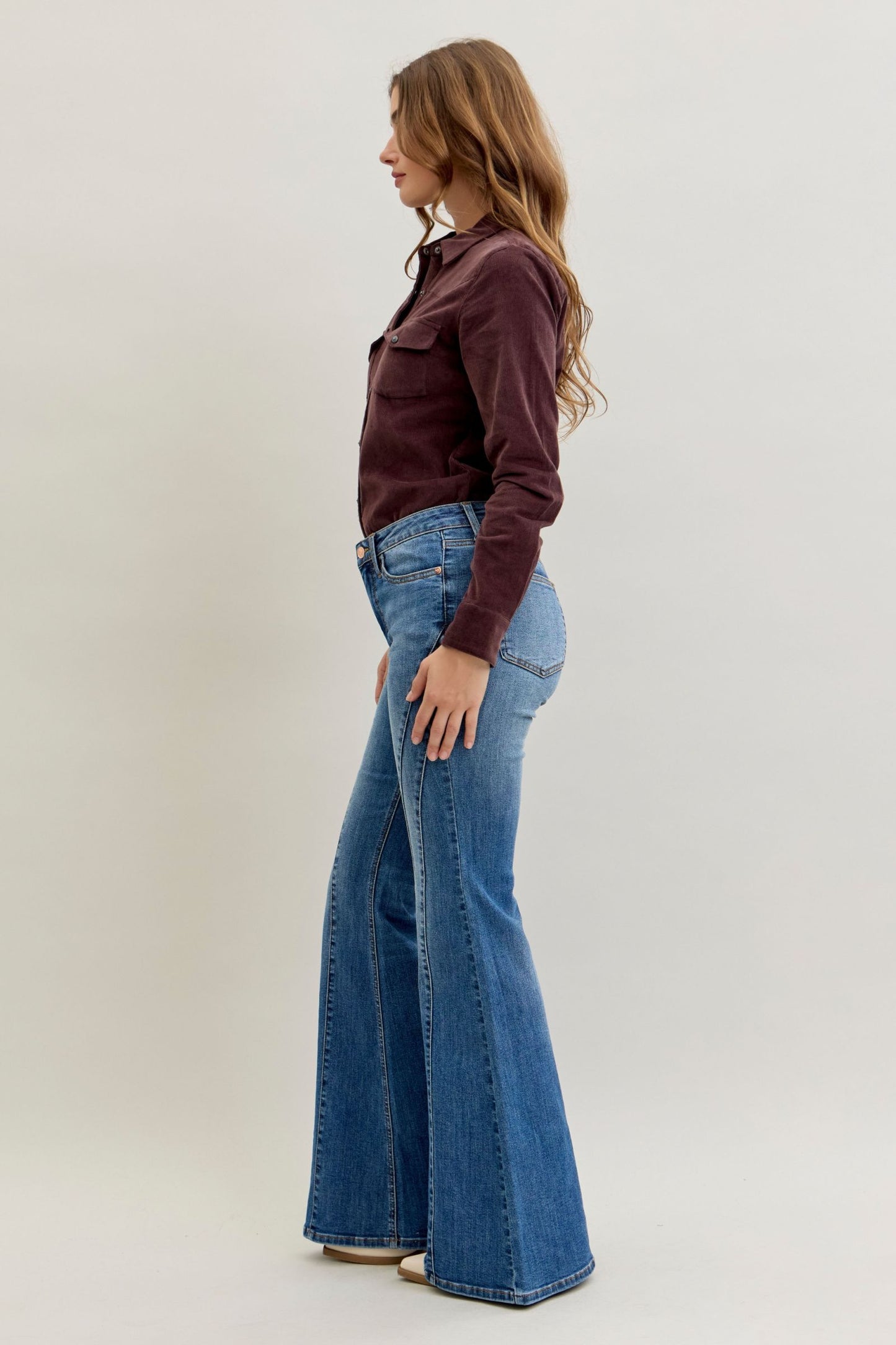 JUDY BLUE MID RISE JACQUELINE NEW FLARE DOUBLE ANGULAR SEAM - MEDIUM STONE