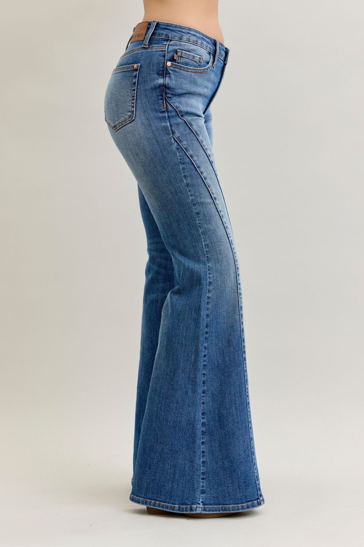JUDY BLUE MID RISE JACQUELINE NEW FLARE DOUBLE ANGULAR SEAM - MEDIUM STONE