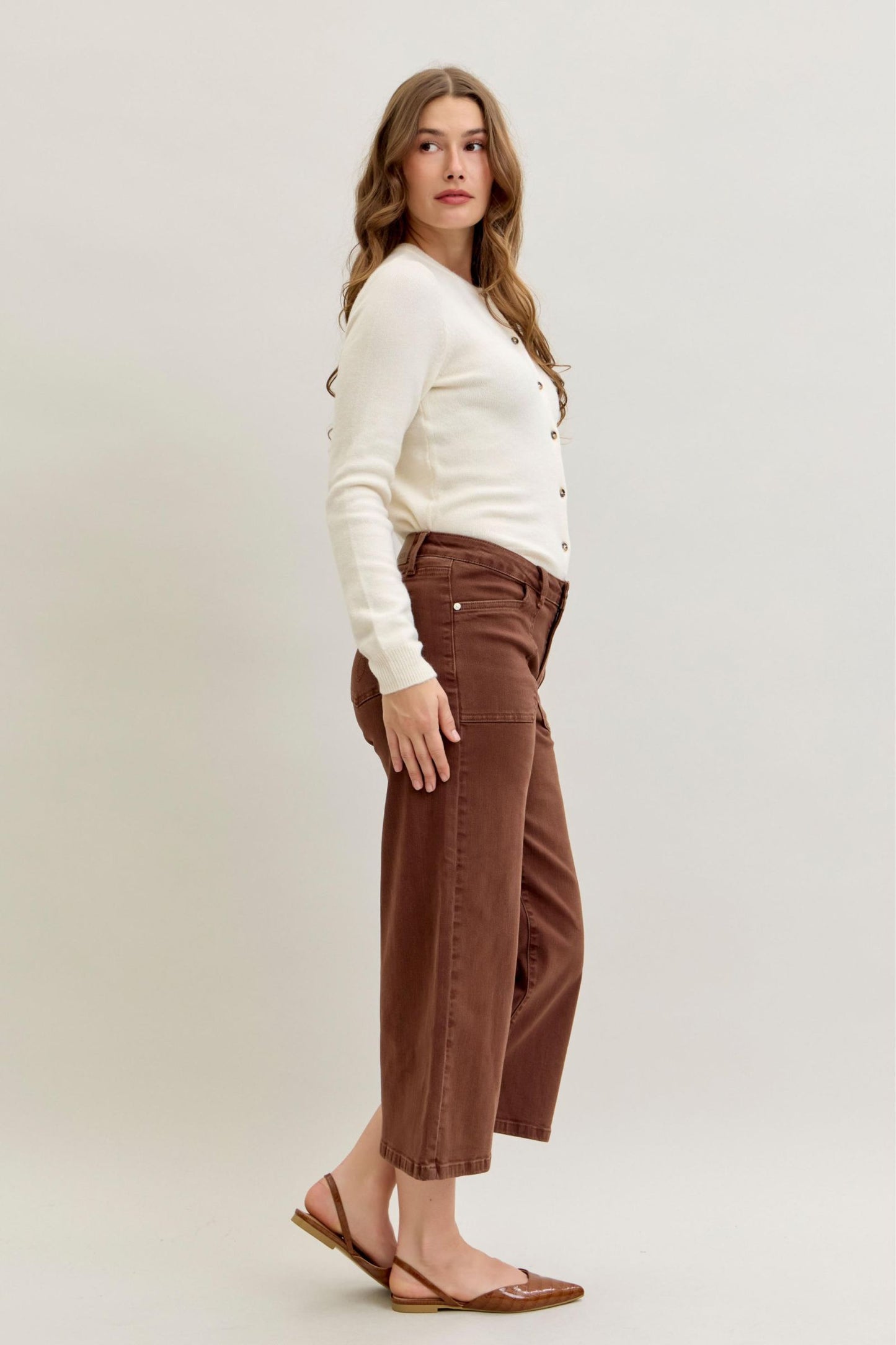JUDY BLUE MID RISE WIDE CROP GARMENT DYED UTILITY POCKETS JEAN - MAPLE