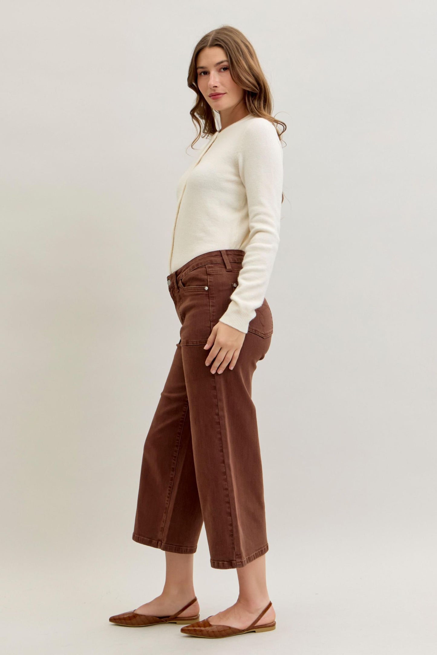 JUDY BLUE MID RISE WIDE CROP GARMENT DYED UTILITY POCKETS JEAN - MAPLE