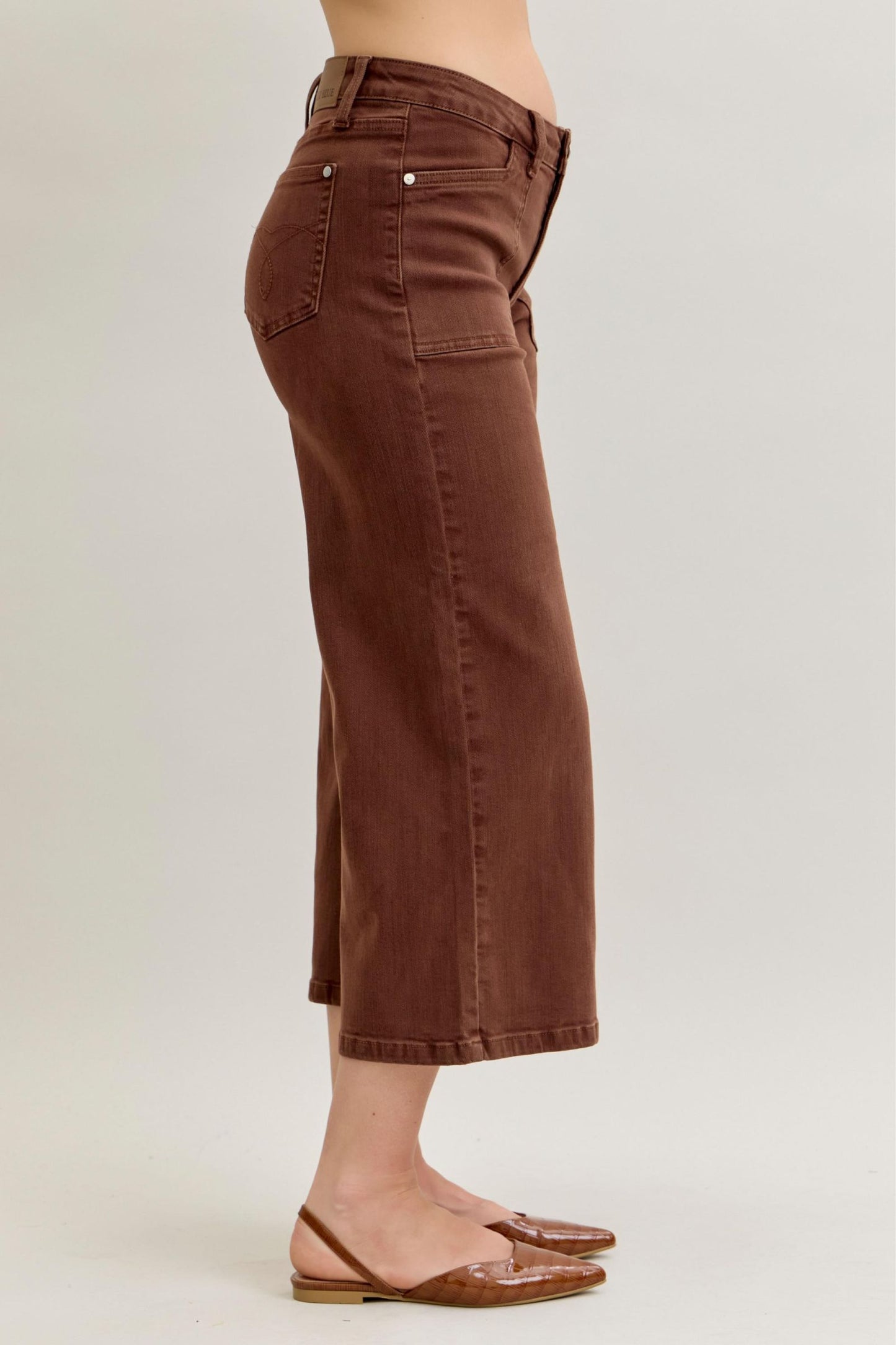 JUDY BLUE MID RISE WIDE CROP GARMENT DYED UTILITY POCKETS JEAN - MAPLE