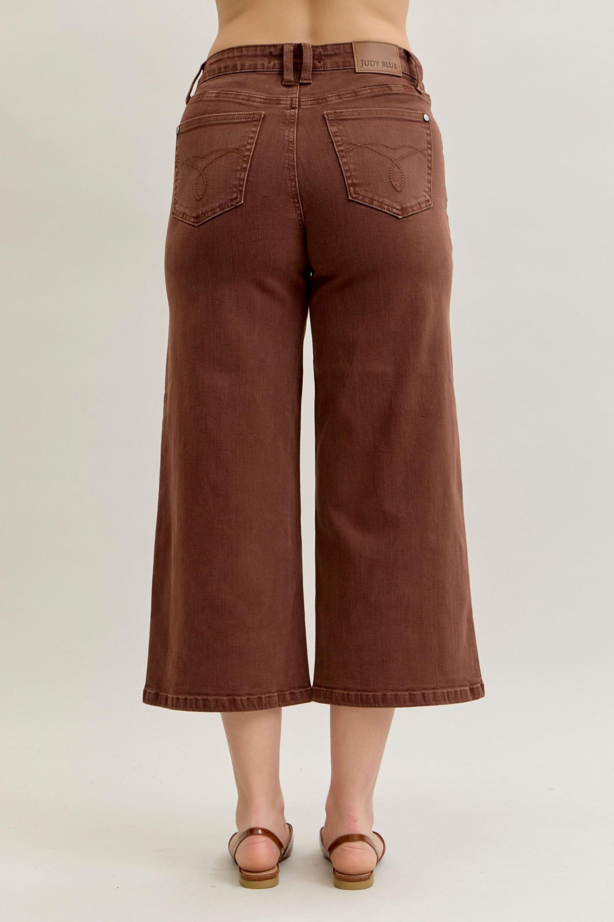 JUDY BLUE MID RISE WIDE CROP GARMENT DYED UTILITY POCKETS JEAN - MAPLE