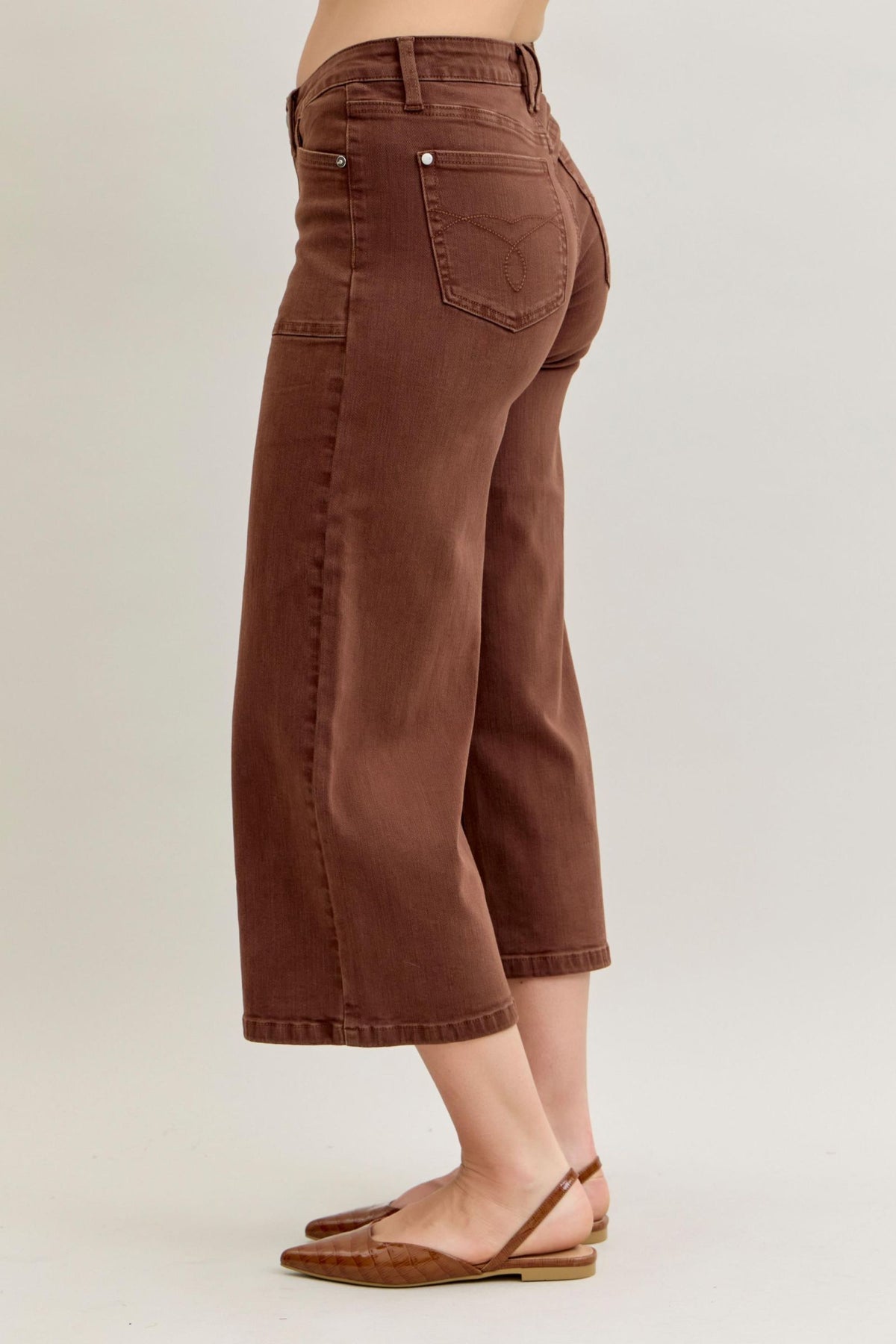 JUDY BLUE MID RISE WIDE CROP GARMENT DYED UTILITY POCKETS JEAN - MAPLE