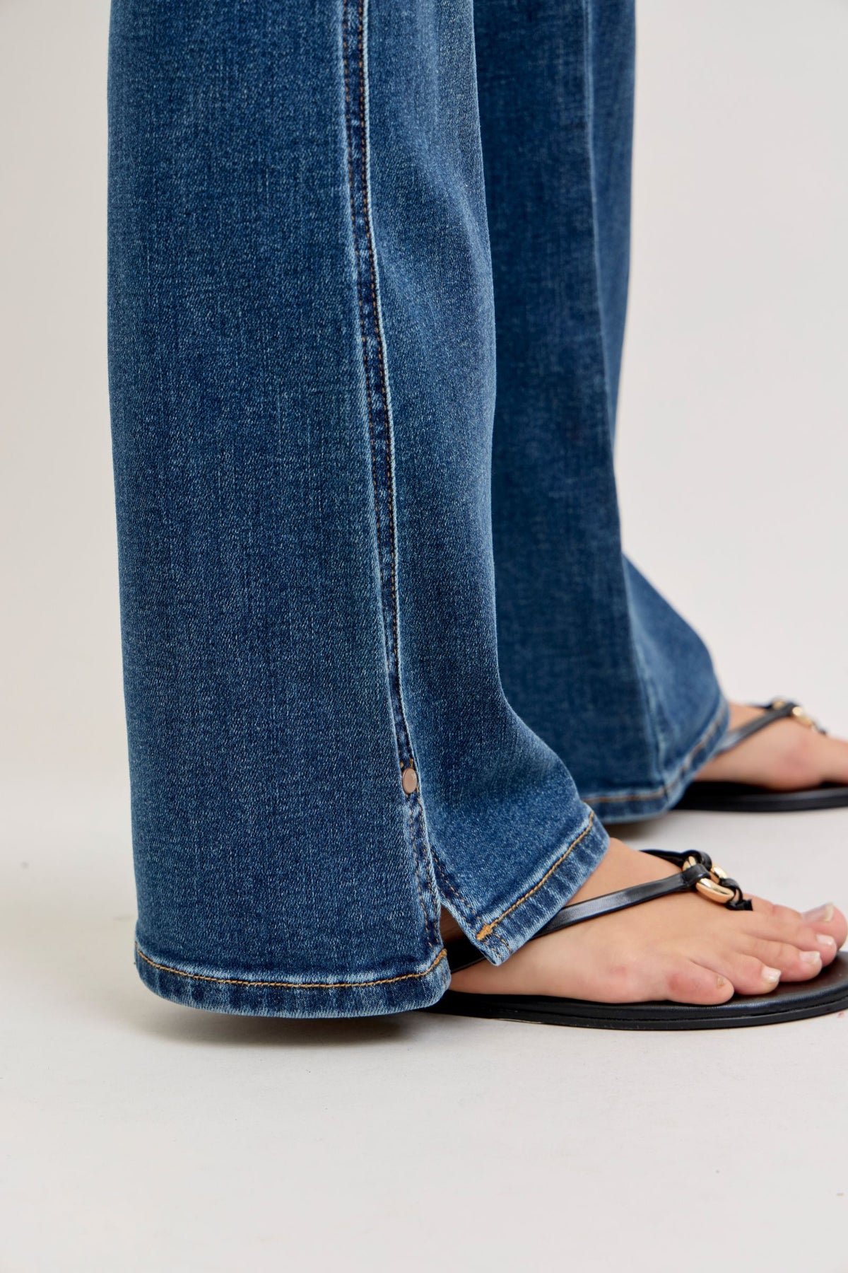 JUDY BLUE MID RISE BOOTCUT WITH CELL PHONE BACK POCKET - DARK STONE
