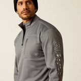 ARIAT MENS TEAM LOGO 1/4 ZIP SWEATSHIRT - GREY|AMERICANA