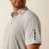 ARIAT MENS TEAM LOGO POLO - SILVER MAROON