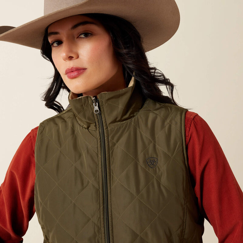 ARIAT WOMEN'S DILON 2.0 REVERSIBLE INSULATED VEST - IVY GREEN|WILD HORSES PRINT