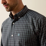 ARIAT MENS WRINKLE FREE BARBARY LONGSLEEVE SHIRT - BLACK SMALL PLAID