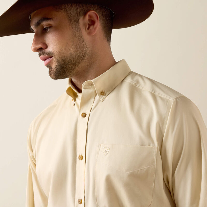 ARIAT MENS LIGHTWEIGHT SOLID TWILL LONGSLEEVE SHIRT - CREME BRULEE