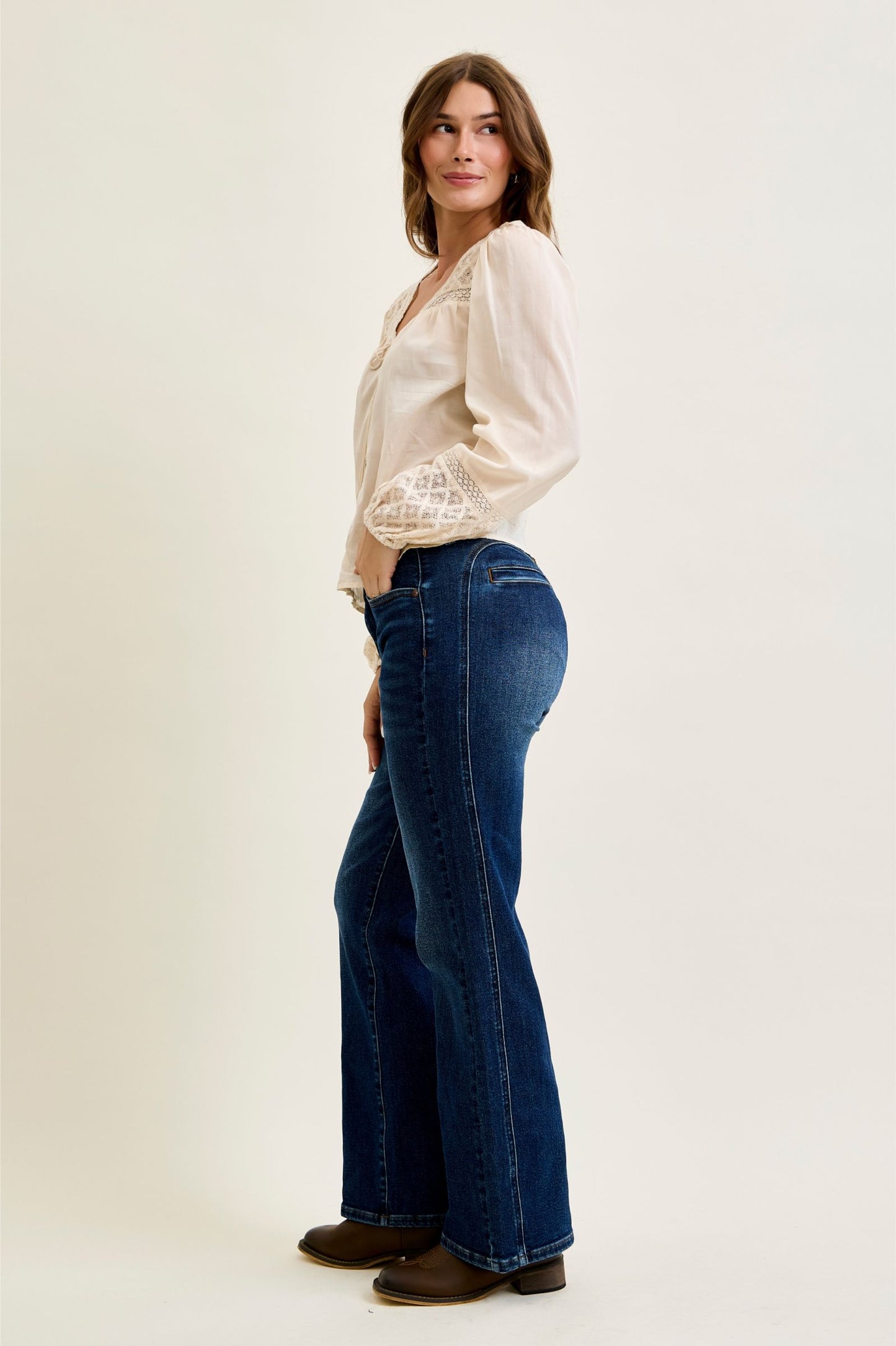 JUDY BLUE MID RISE ALEX BOOTCUT W/ COWGIRL SEAMING JEANS - MEDIUM STONE