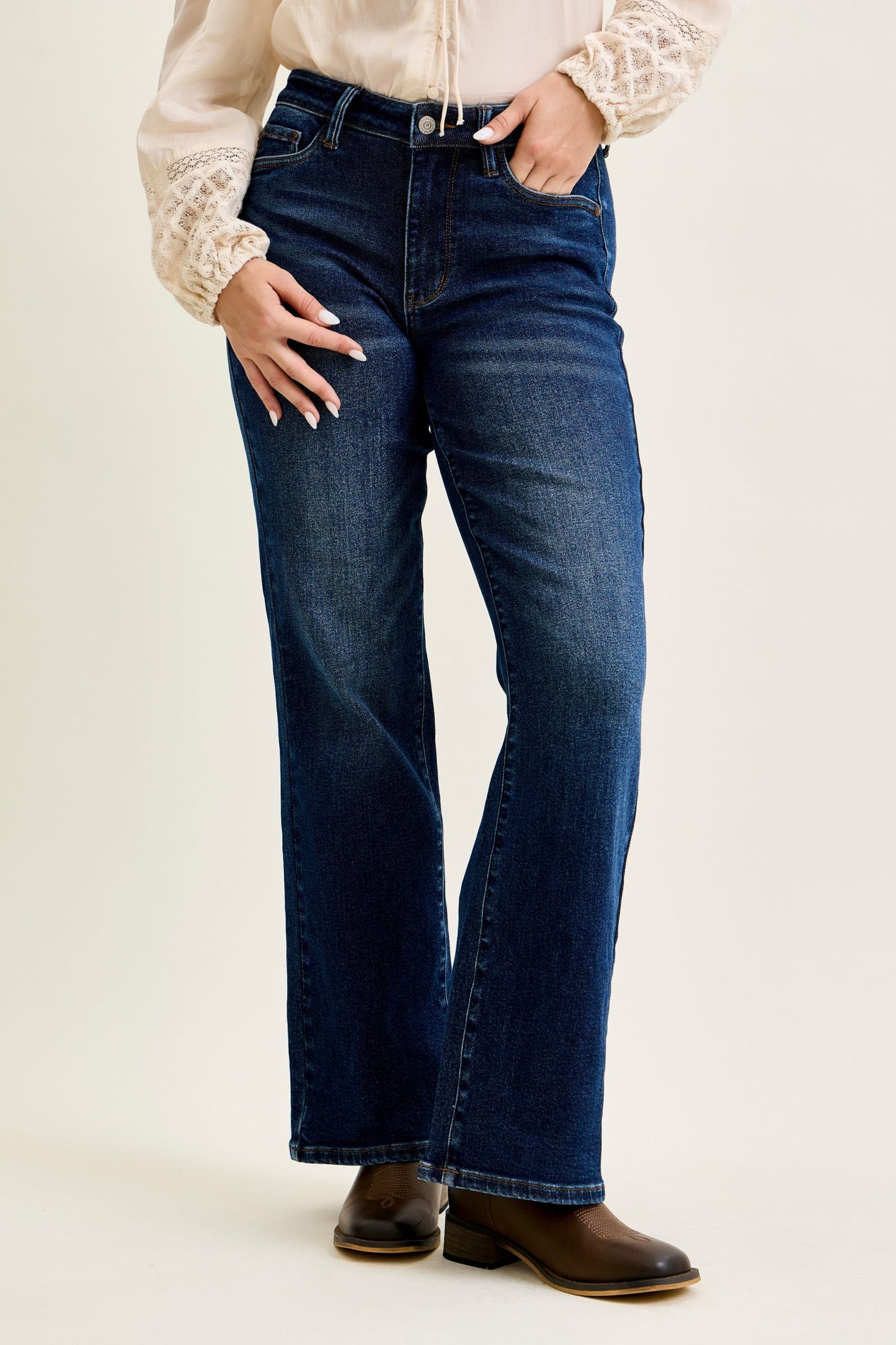 JUDY BLUE MID RISE ALEX BOOTCUT W/ COWGIRL SEAMING JEANS - MEDIUM STONE