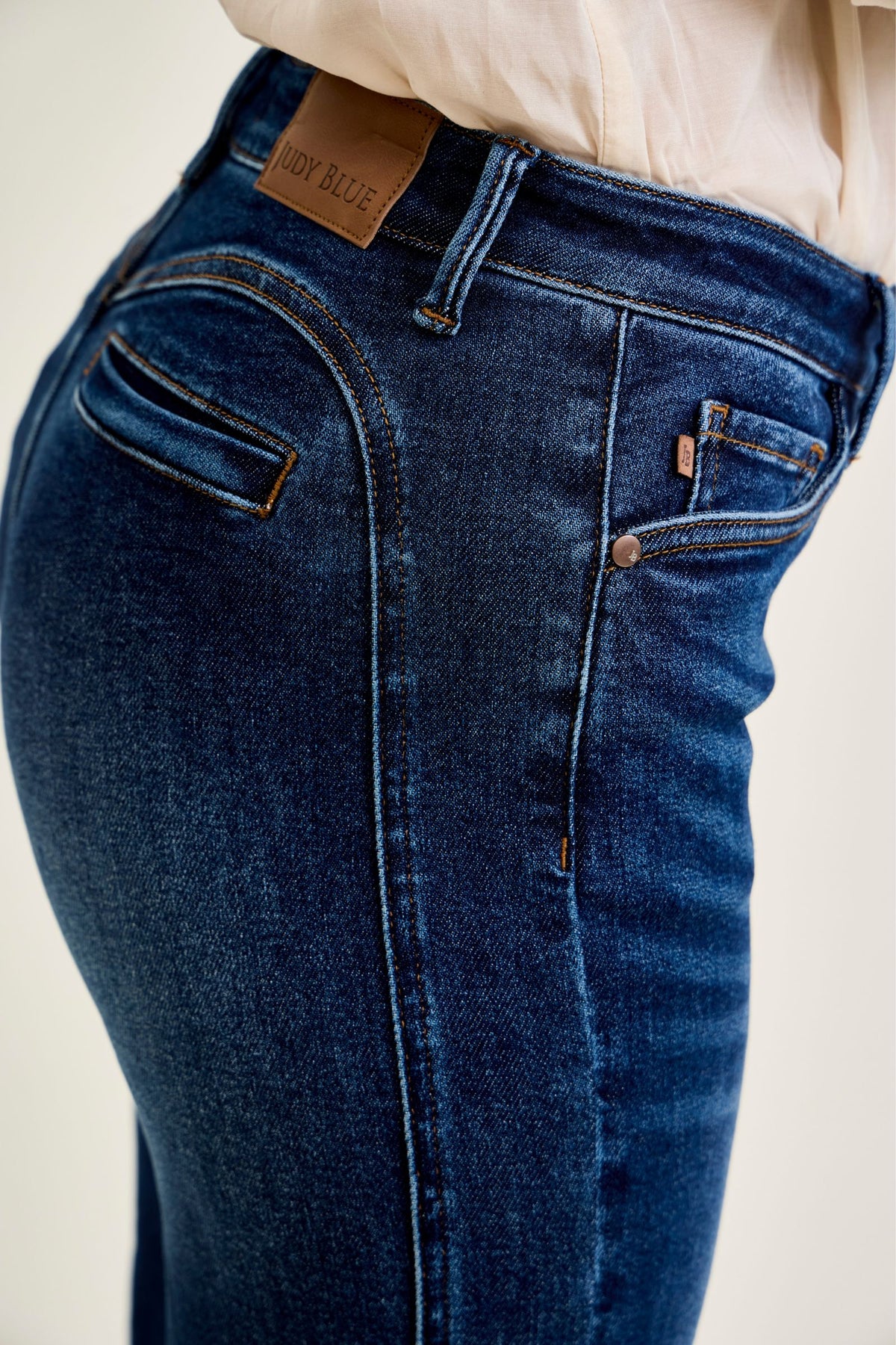 JUDY BLUE MID RISE ALEX BOOTCUT W/ COWGIRL SEAMING JEANS - MEDIUM STONE