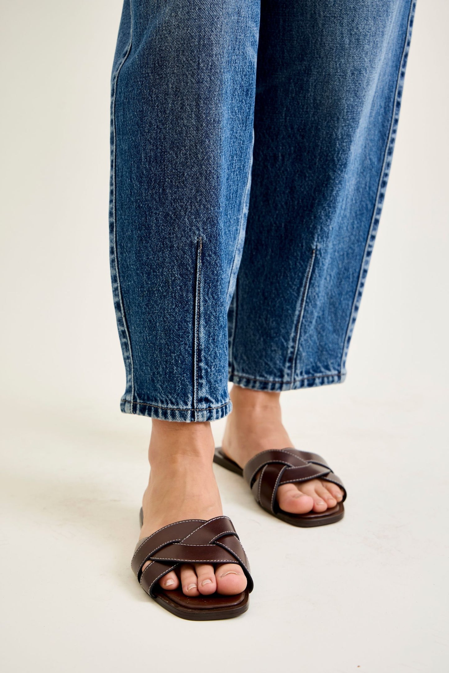 JUDY BLUE HIGH WAIST R.M. BARREL W DART DETAILING - MEDIUM STONE