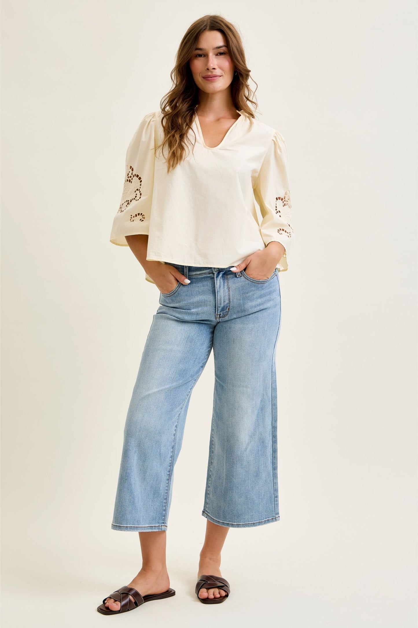 JUDY BLUE MID RISE WIDE CROP JEANS - LIGHT STONE