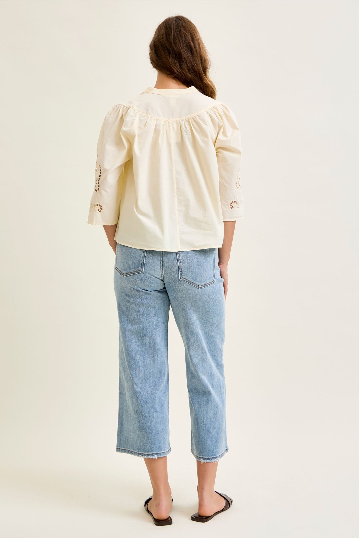 JUDY BLUE MID RISE WIDE CROP JEANS - LIGHT STONE