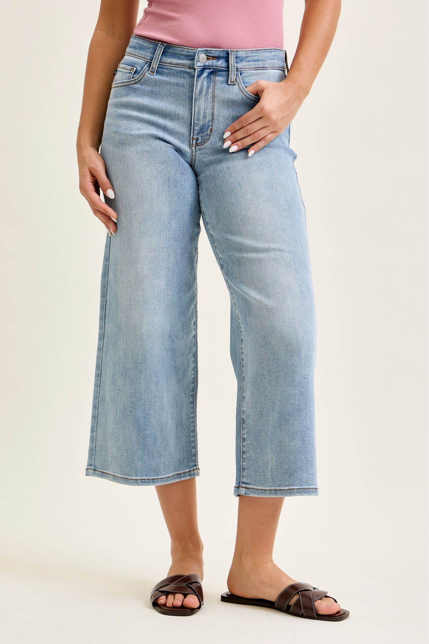 JUDY BLUE MID RISE WIDE CROP JEANS - LIGHT STONE