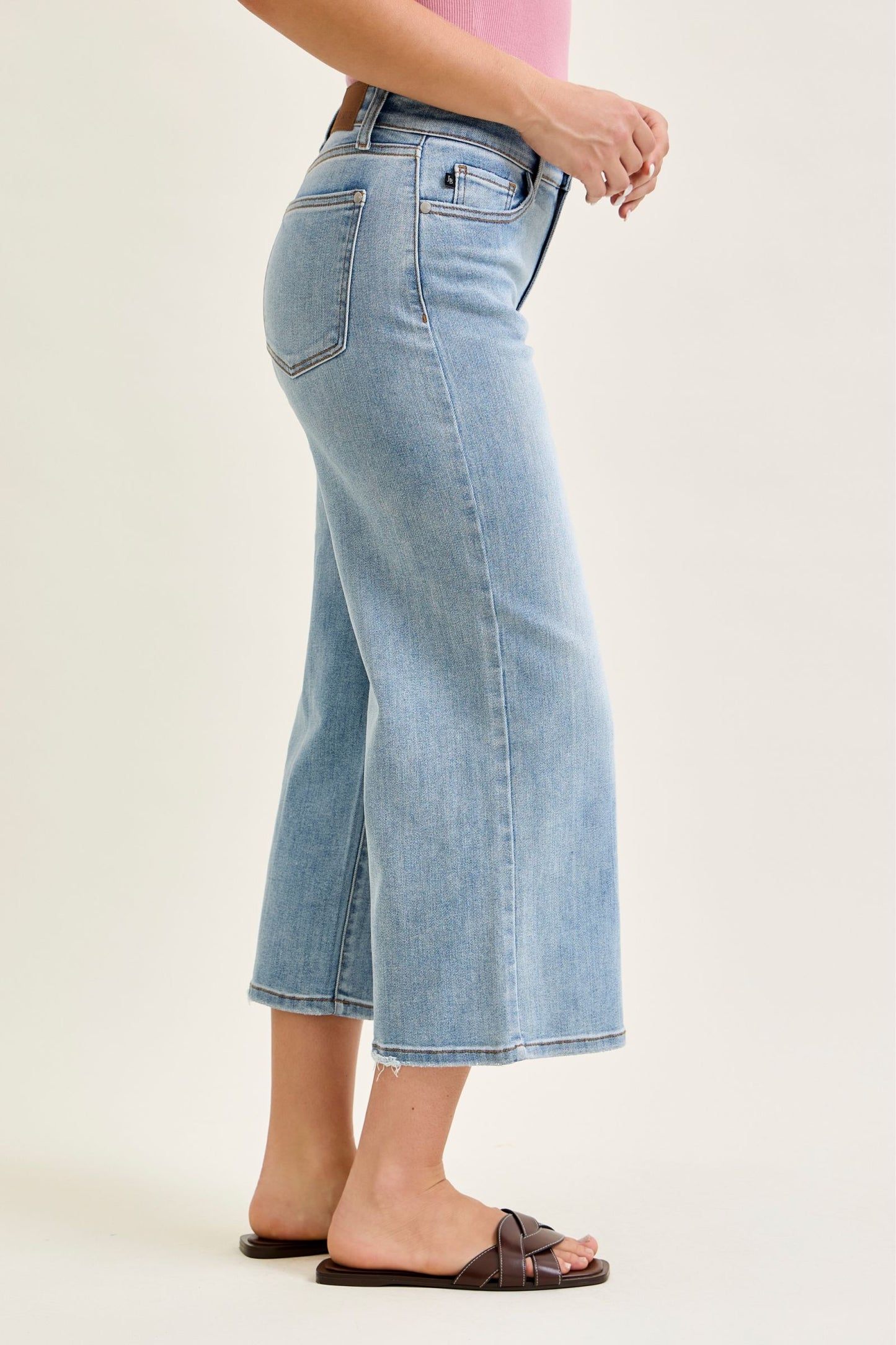 JUDY BLUE MID RISE WIDE CROP JEANS - LIGHT STONE