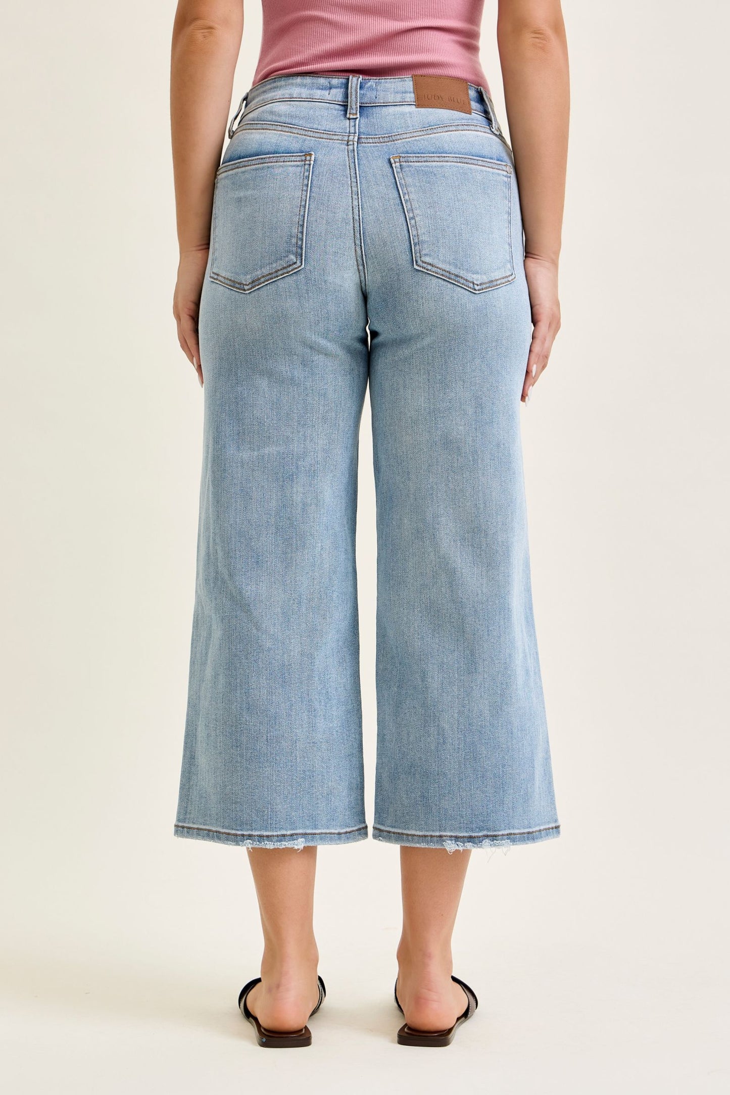 JUDY BLUE MID RISE WIDE CROP JEANS - LIGHT STONE