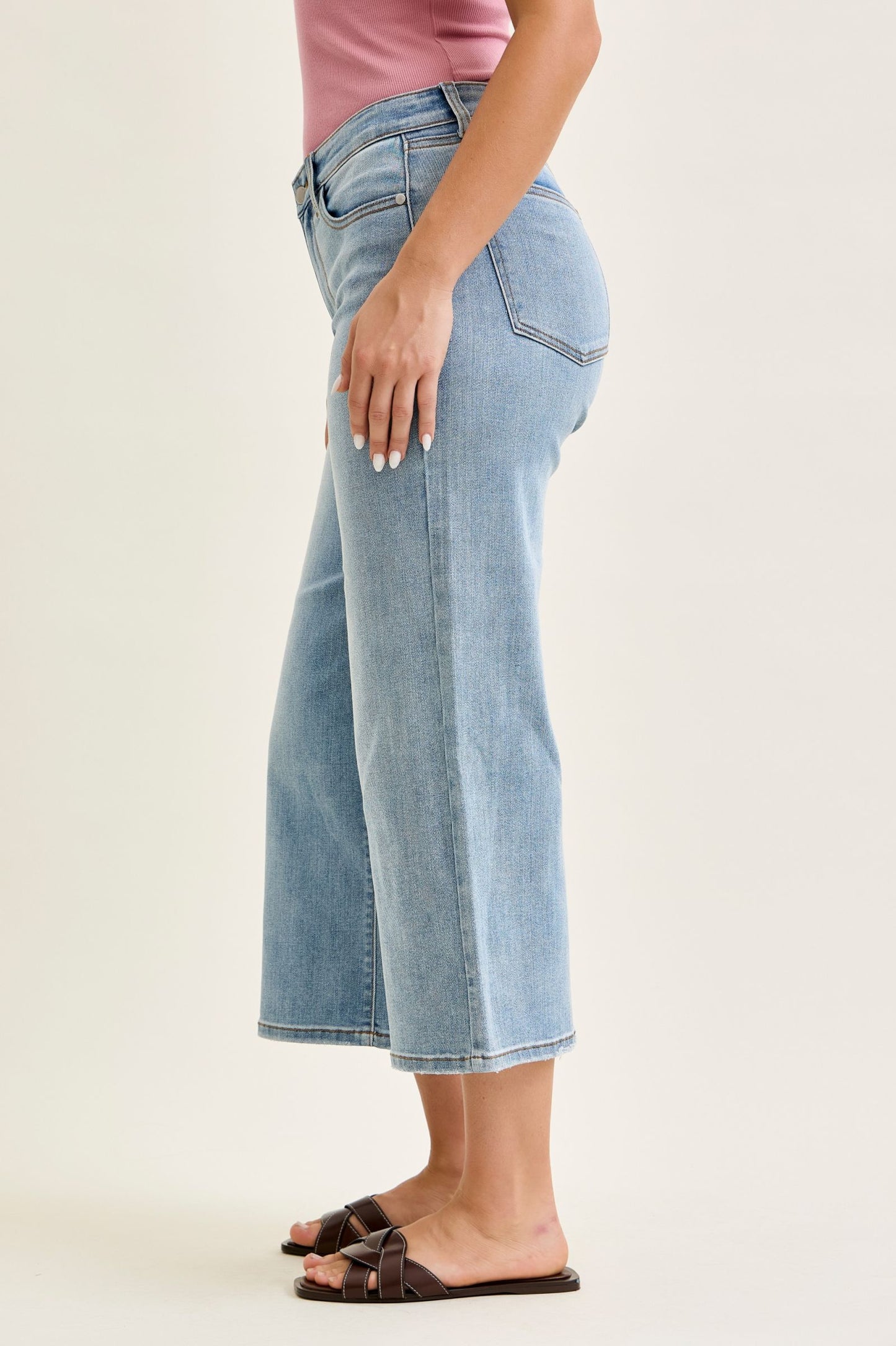 JUDY BLUE MID RISE WIDE CROP JEANS - LIGHT STONE