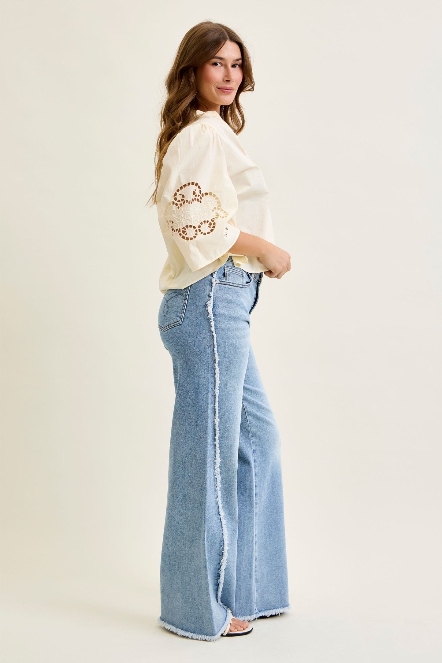 JUDY BLUE HIGH WAIST RETRO WIDE RAW TWISTED OUTSEAM JEANS - LIGHT STONE