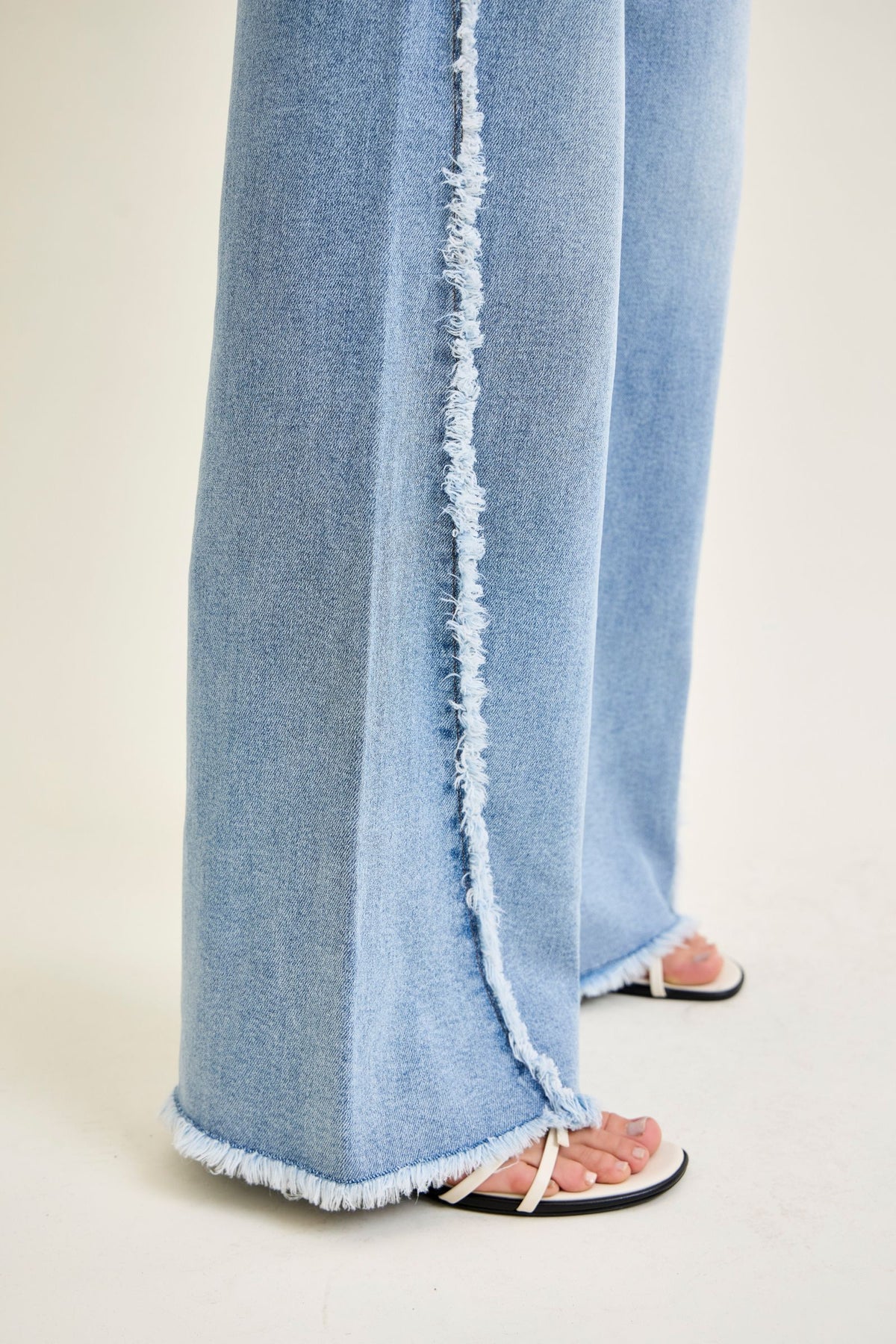 JUDY BLUE HIGH WAIST RETRO WIDE RAW TWISTED OUTSEAM JEANS - LIGHT STONE