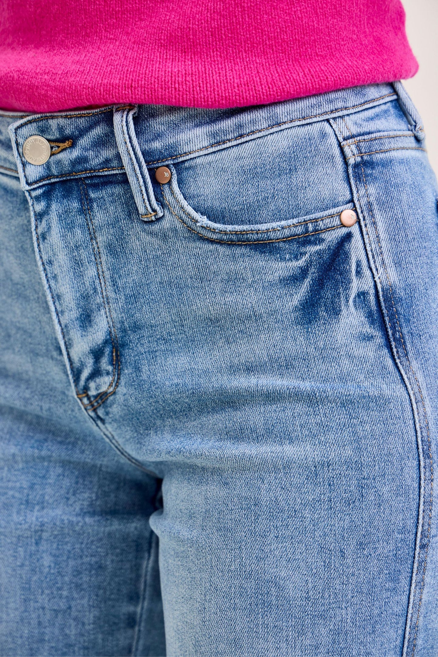 JUDY BLUE MID RISE TUMMY CONTROL VINTAGE WASH STRAIGHT JEANS - MEDIUM STONE