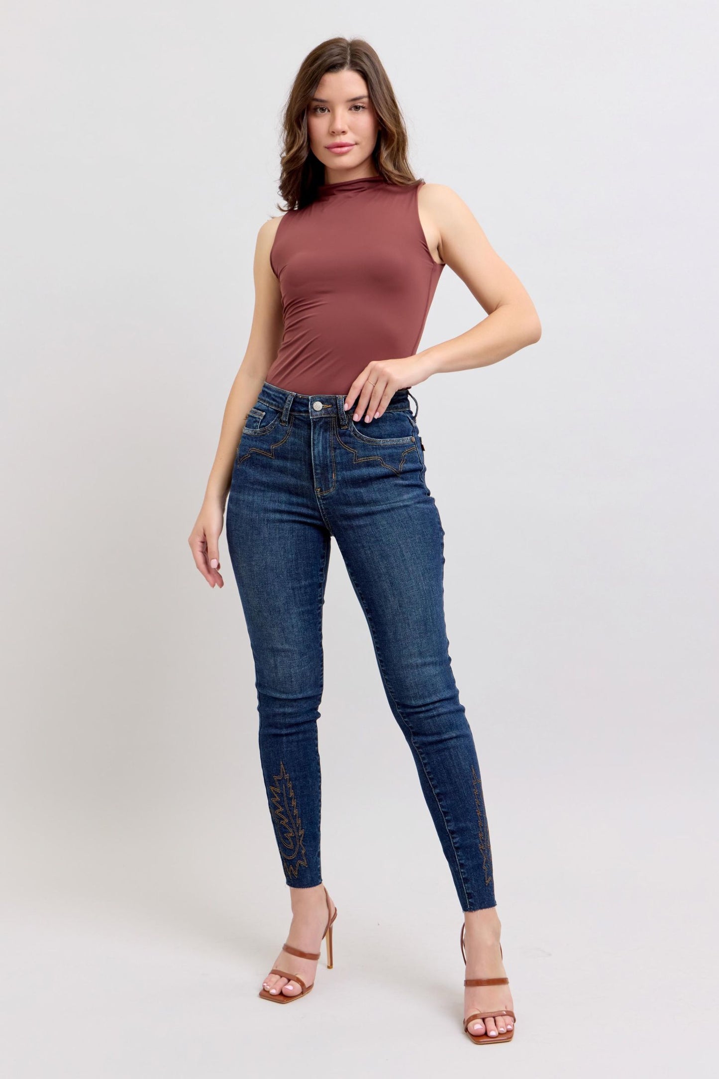 JUDY BLUE MID RISE WESTERN EMBROIDERY DETAIL SKINNY JEAN - DARK STONE