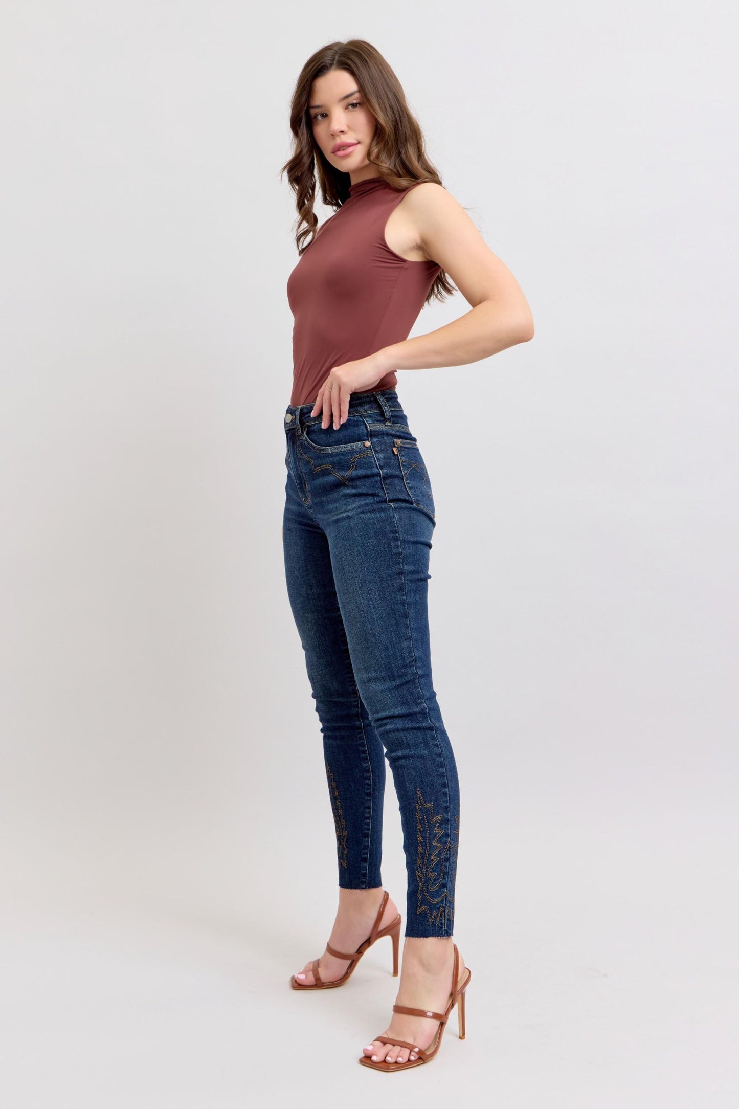 JUDY BLUE MID RISE WESTERN EMBROIDERY DETAIL SKINNY JEAN - DARK STONE