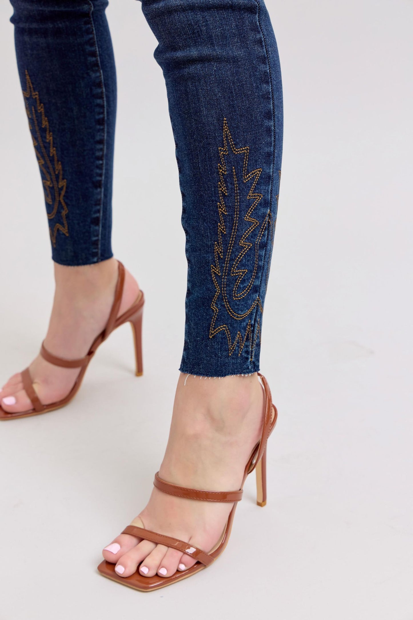 JUDY BLUE MID RISE WESTERN EMBROIDERY DETAIL SKINNY JEAN - DARK STONE
